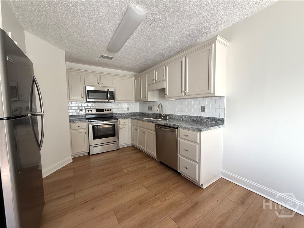 KITCHEN WITH ALL STAINLESS STEEL APPLIANCES