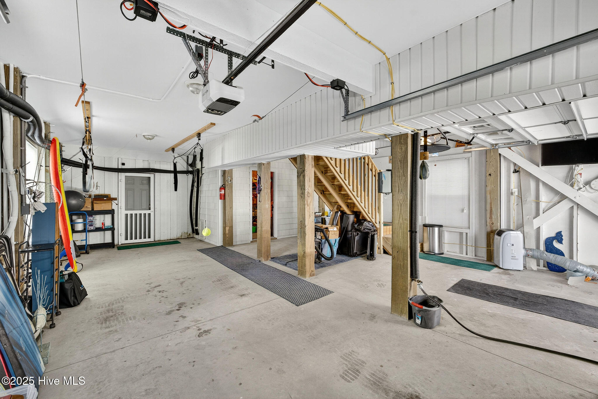 100533834 | Photo 44