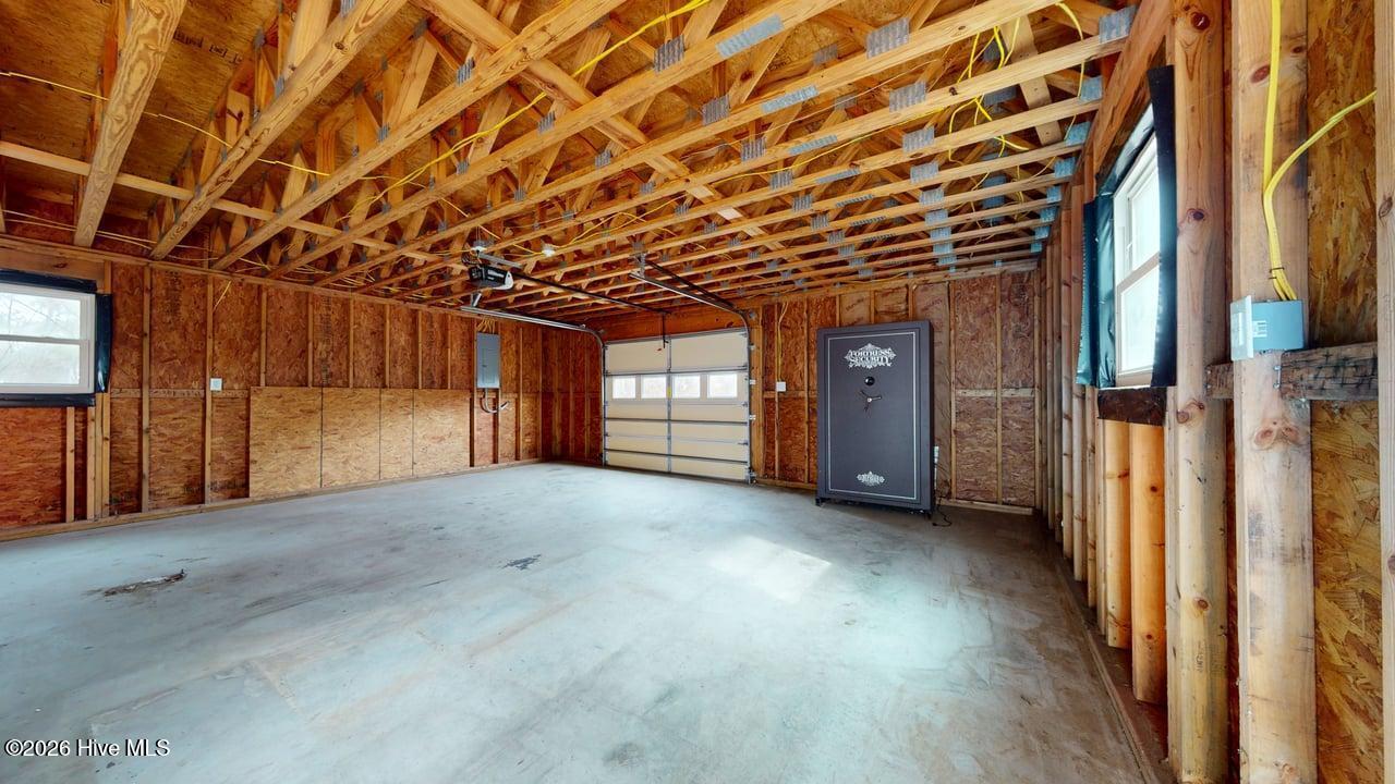 100557850 | Photo 26