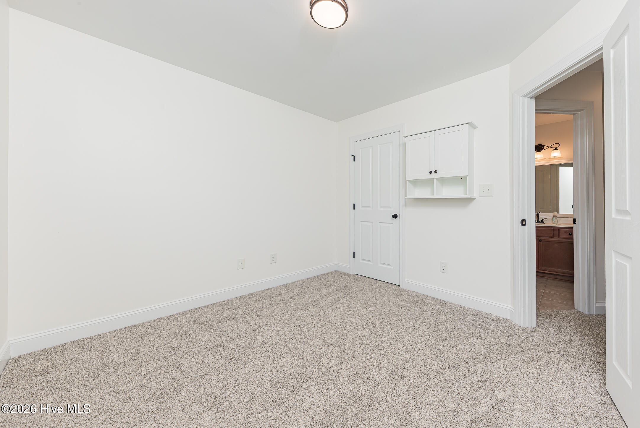 100566489 | Photo 44