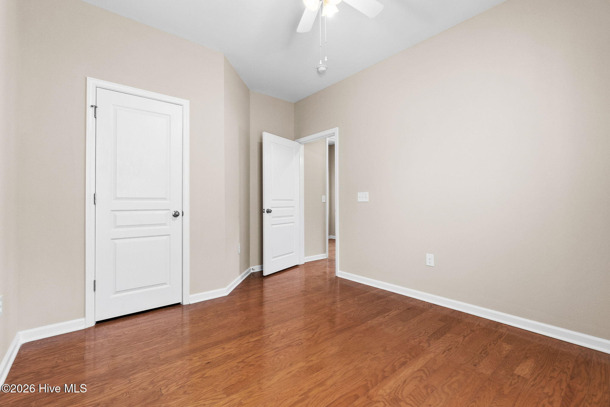 100561861 | Photo 36