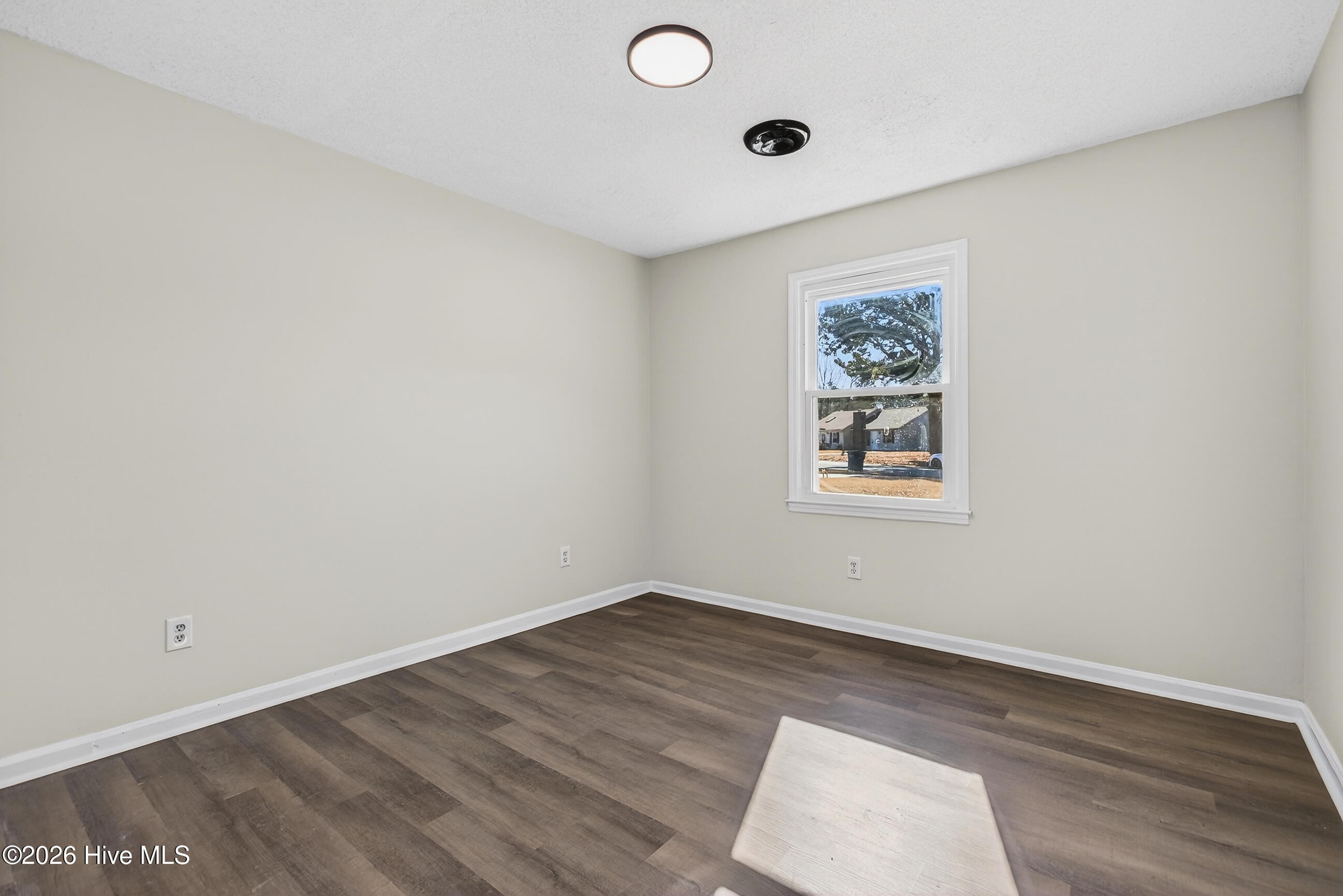 100549114 | Photo 15