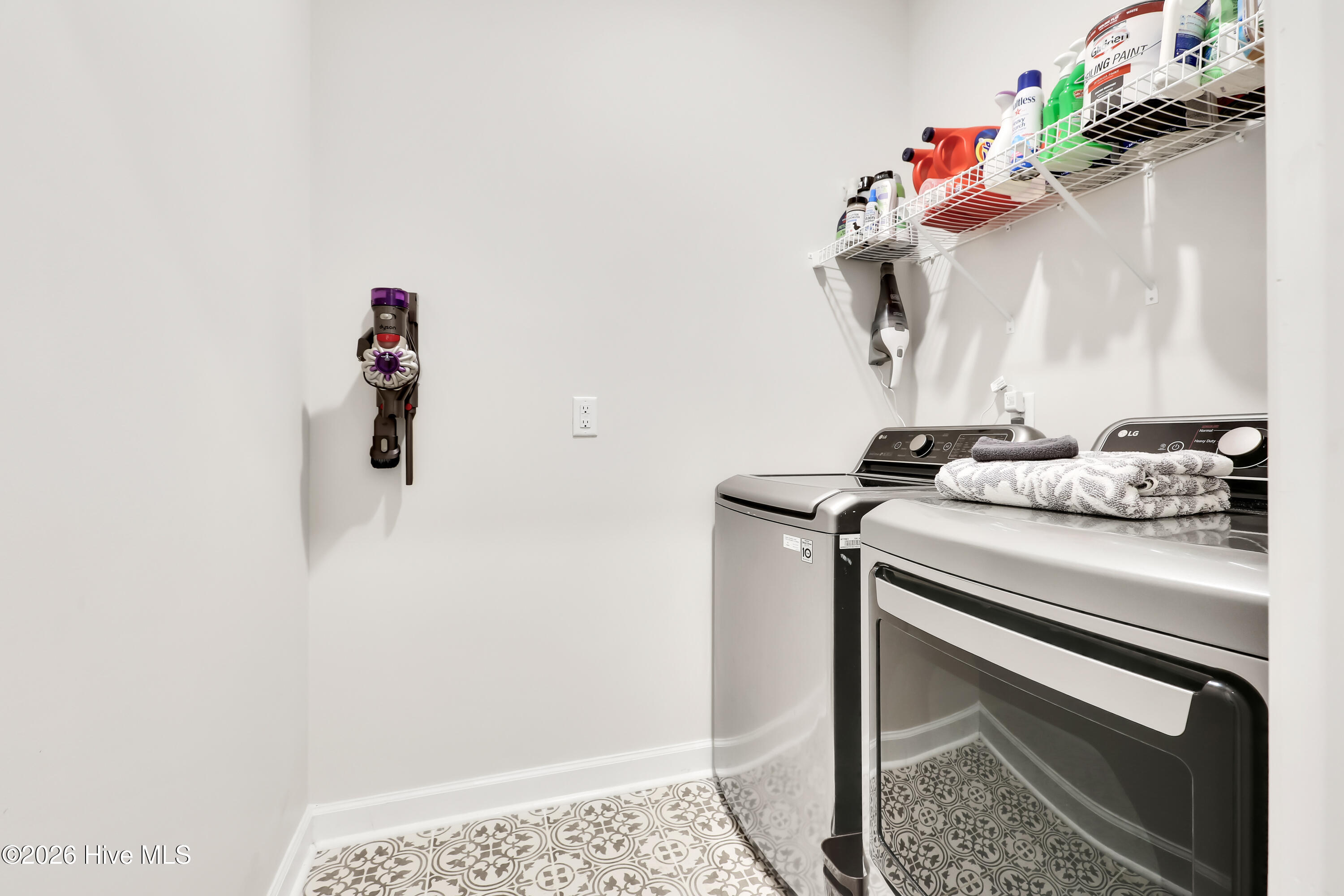 100557185 | Photo 29