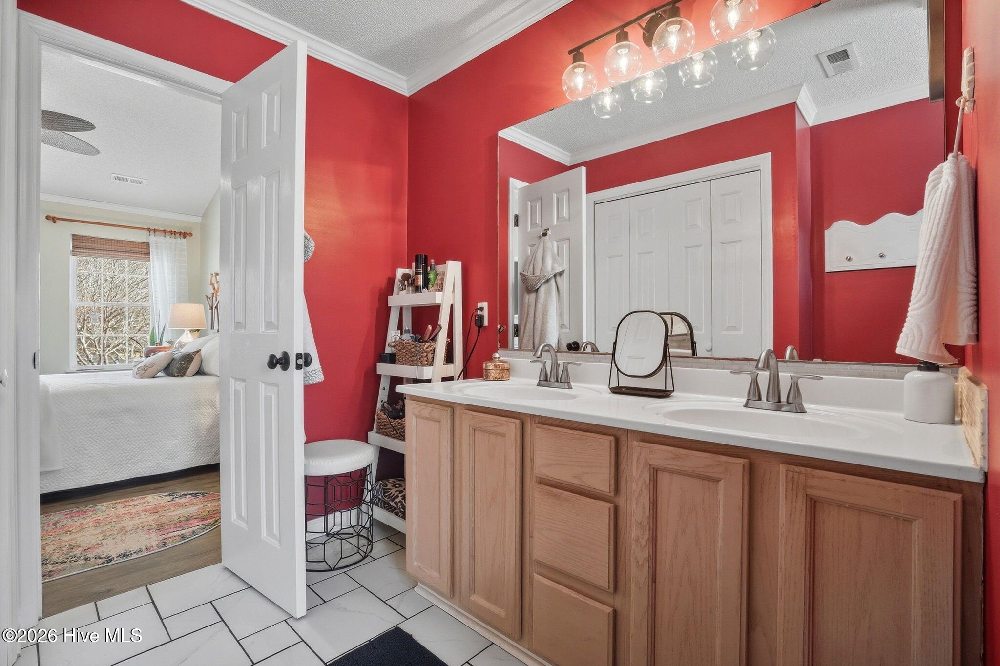 100557423 | Photo 49