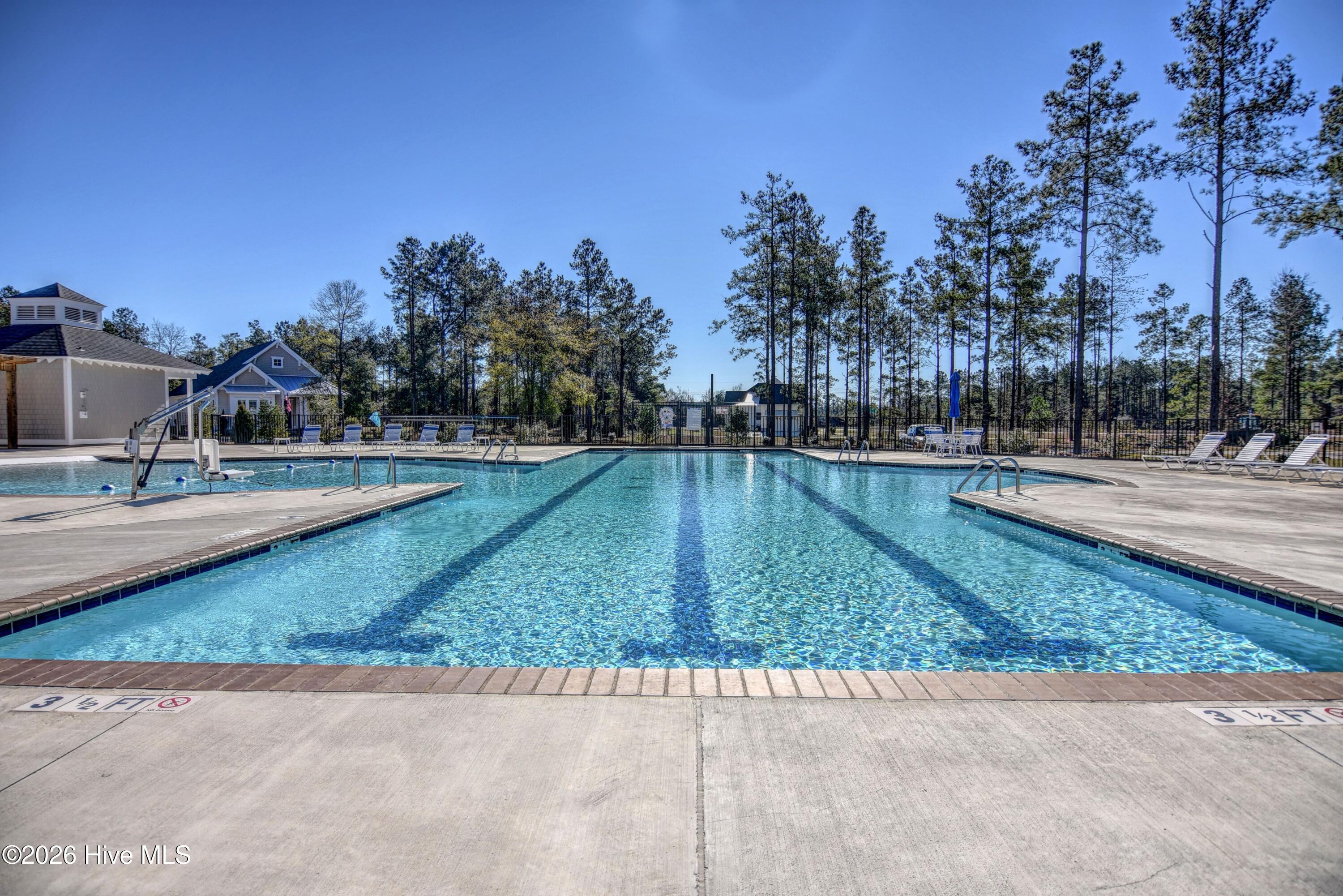 100565669 | Photo 59