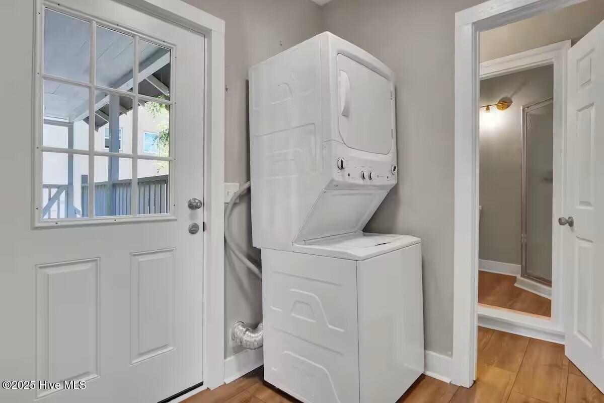 100542130 | Photo 41