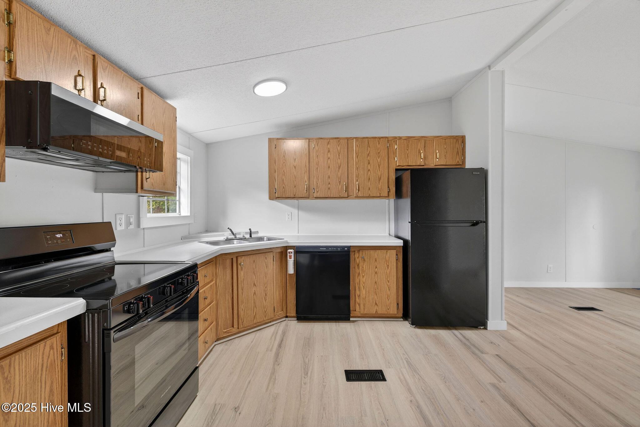 100543471 | Photo 16