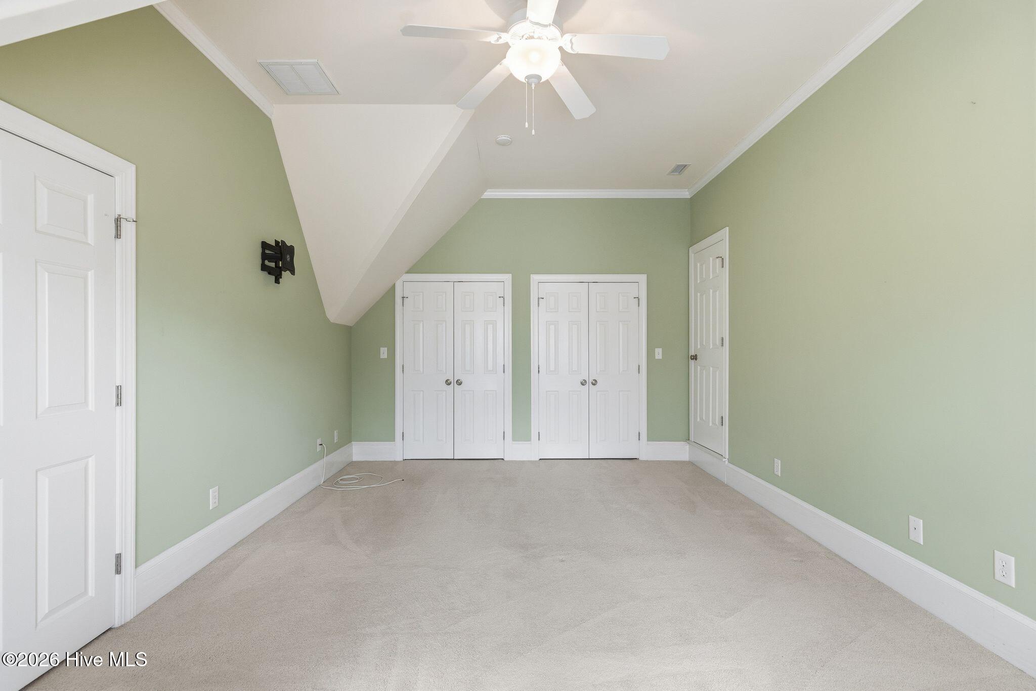 100565083 | Photo 51