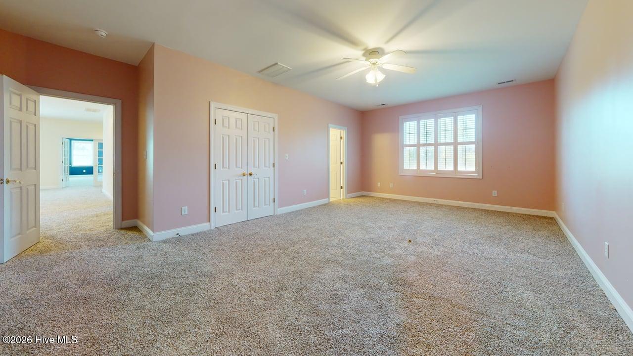 100568487 | Photo 35