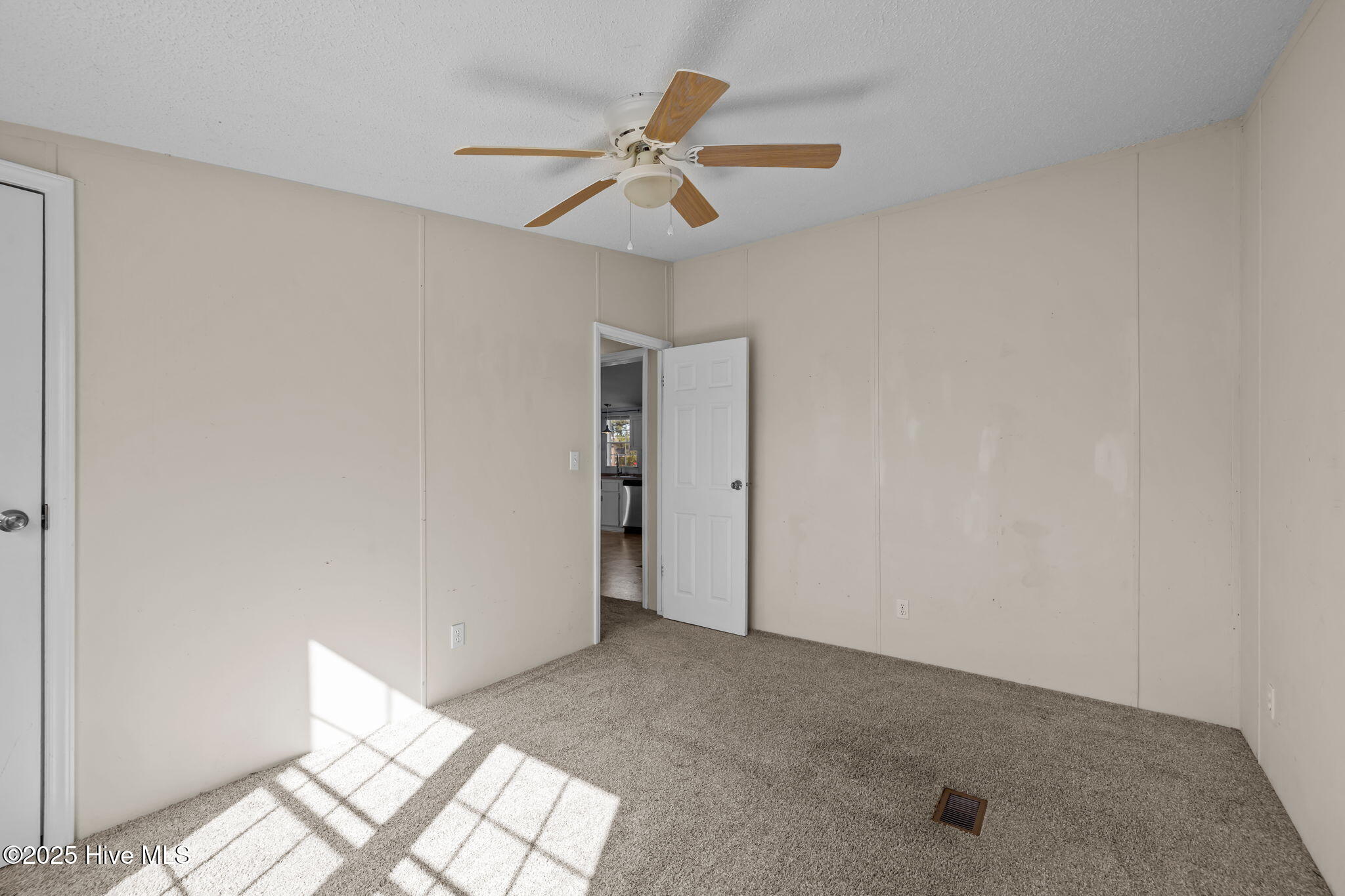 100540304 | Photo 23