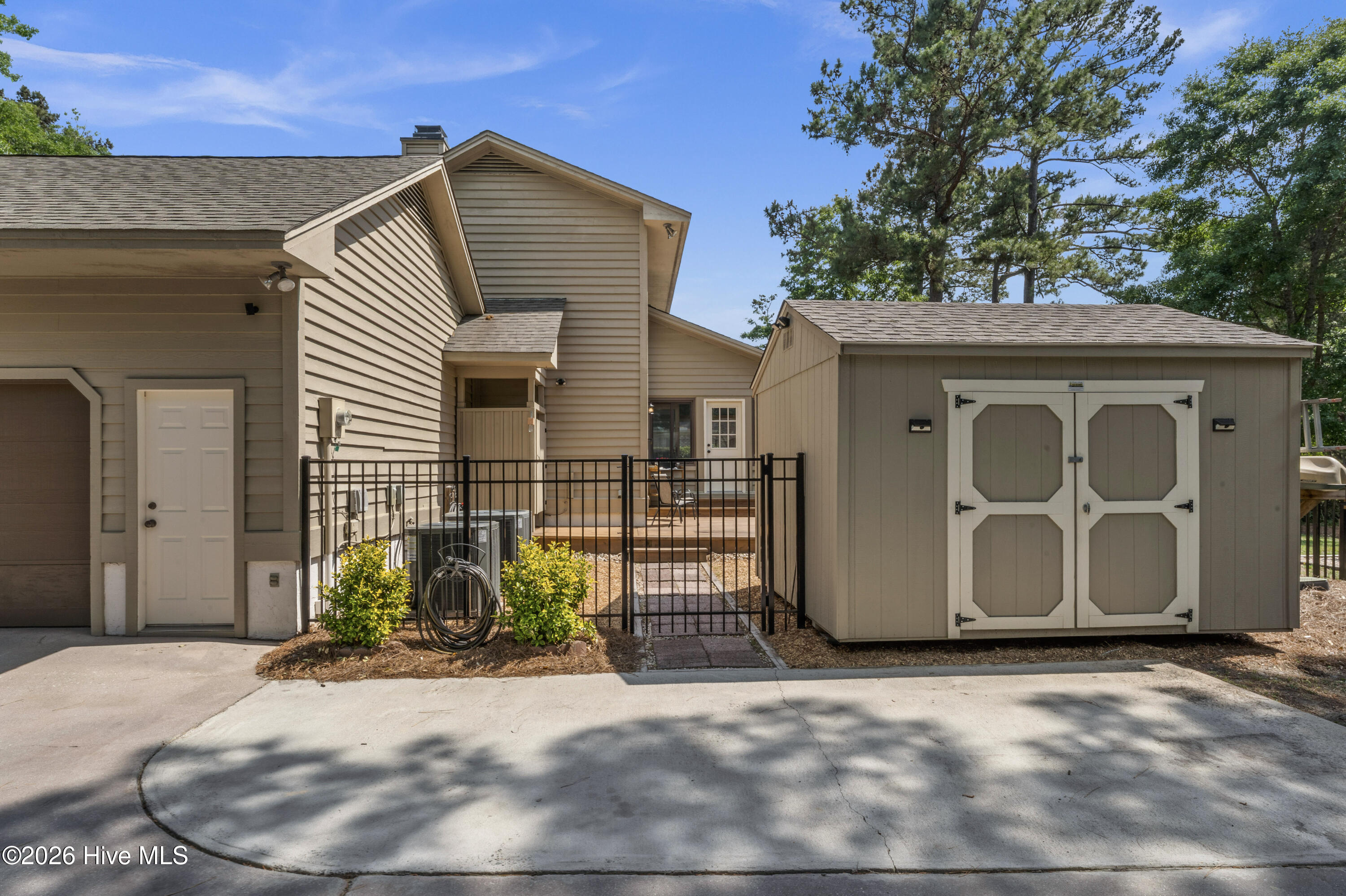 100569922 | Photo 52