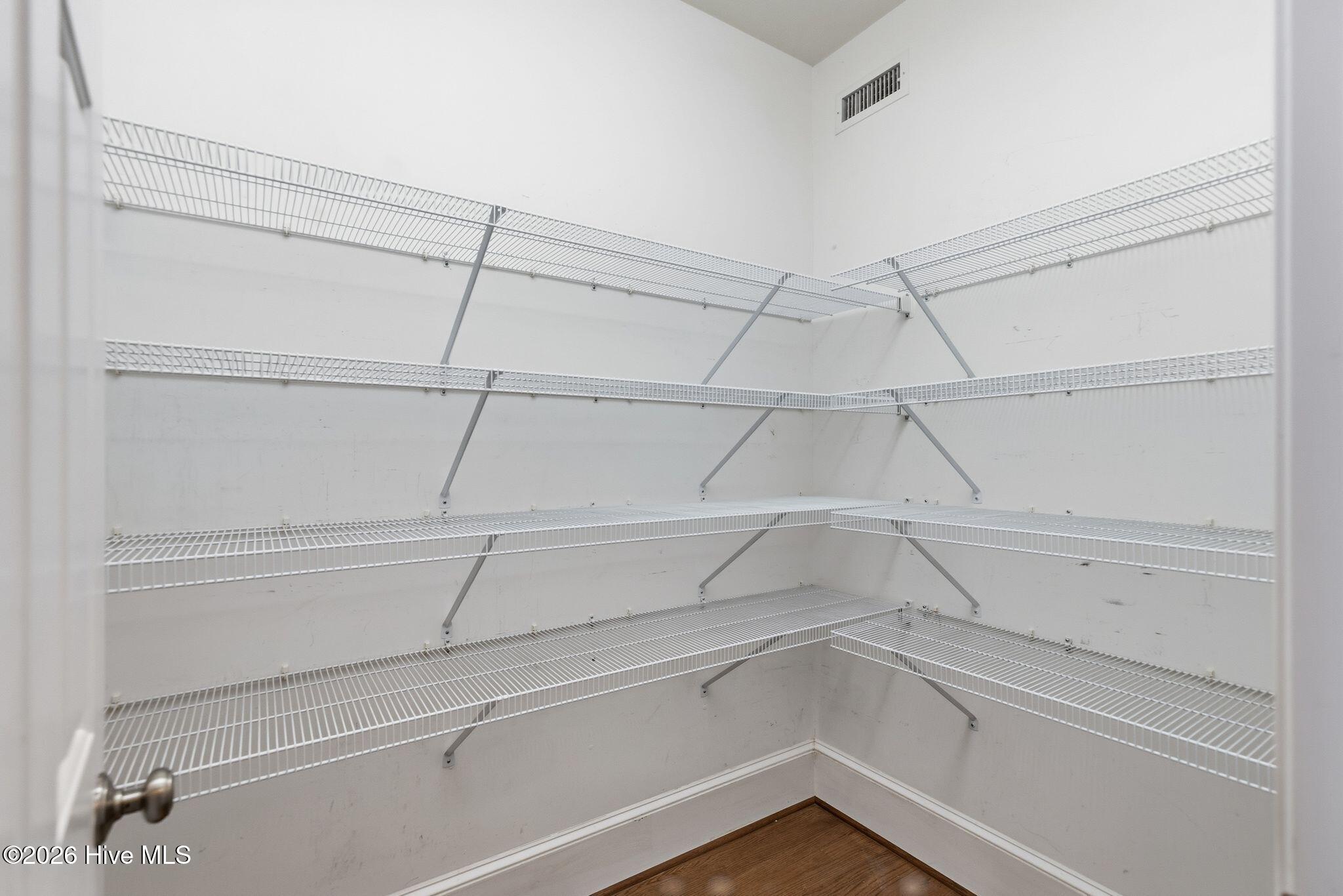 100565083 | Photo 54