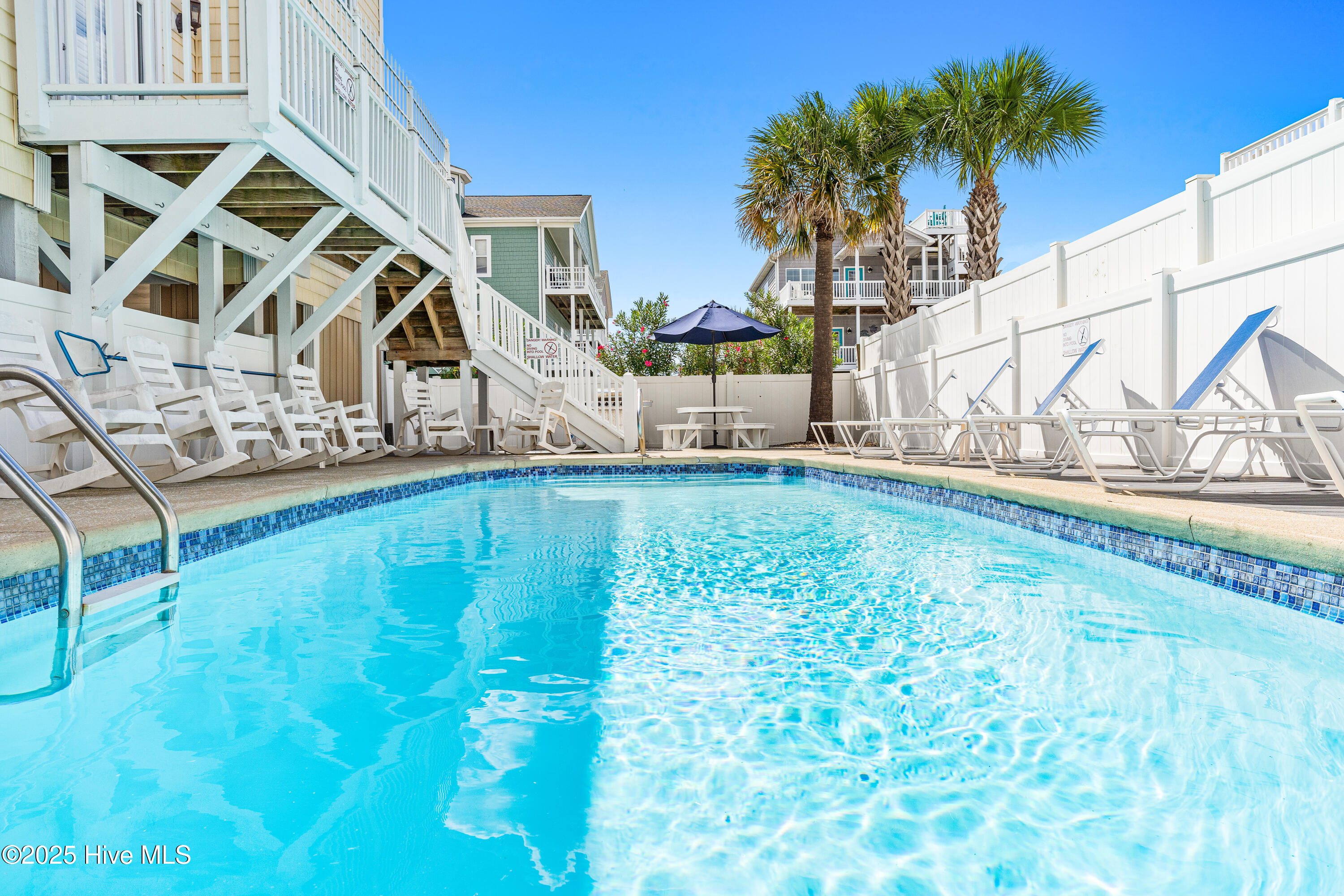 100530608 | Photo 59