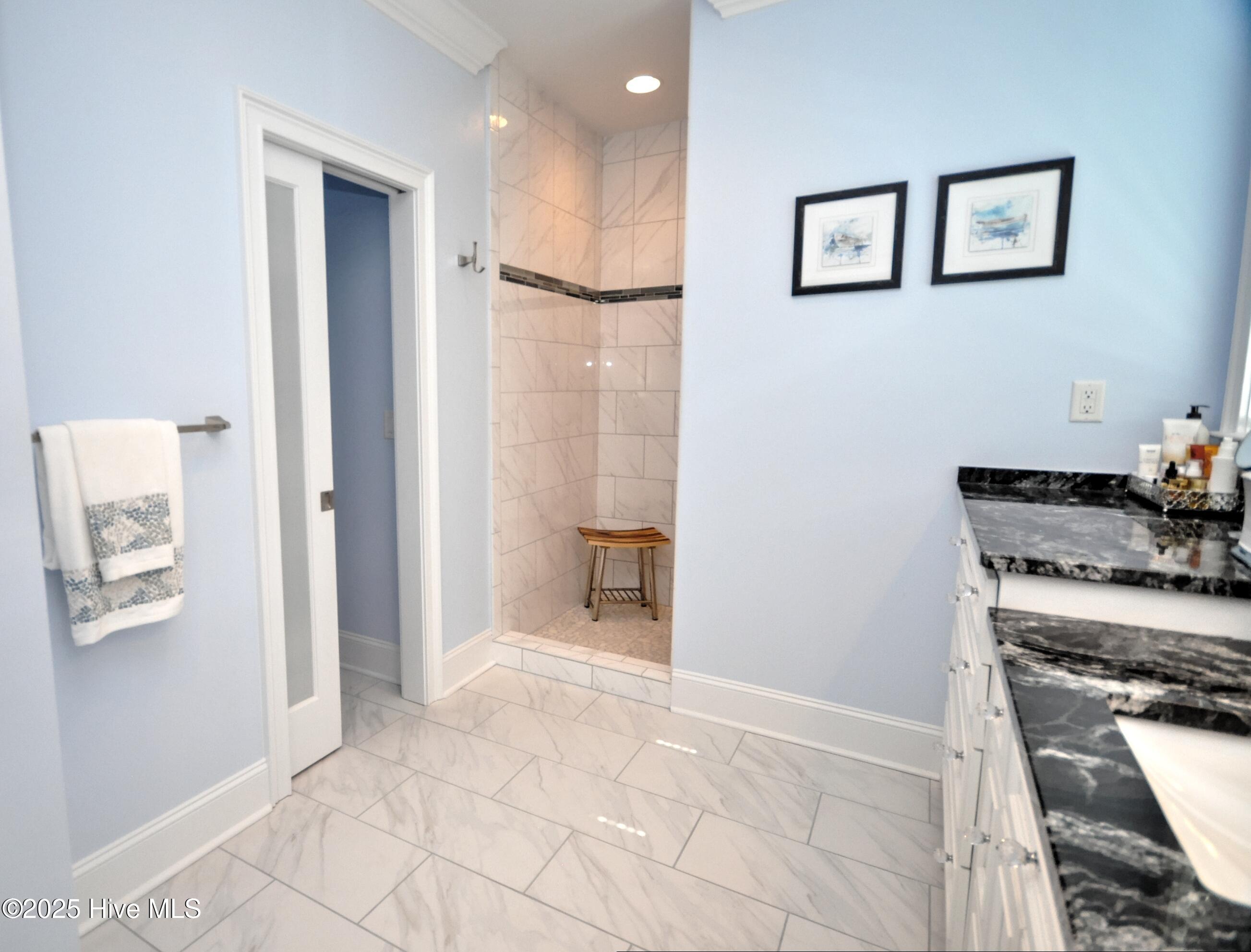 100533074 | Photo 42