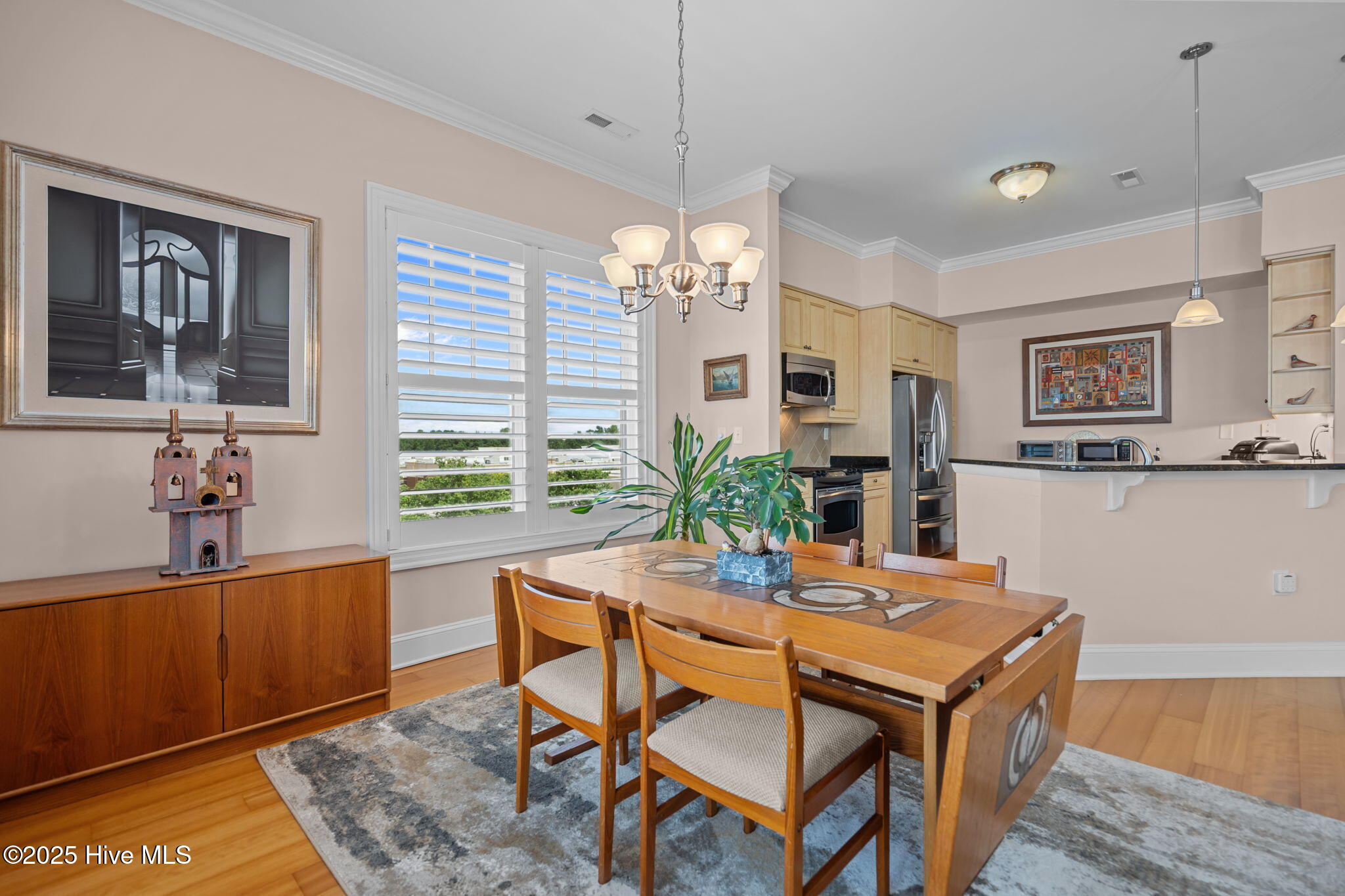 100525076 | Photo 16