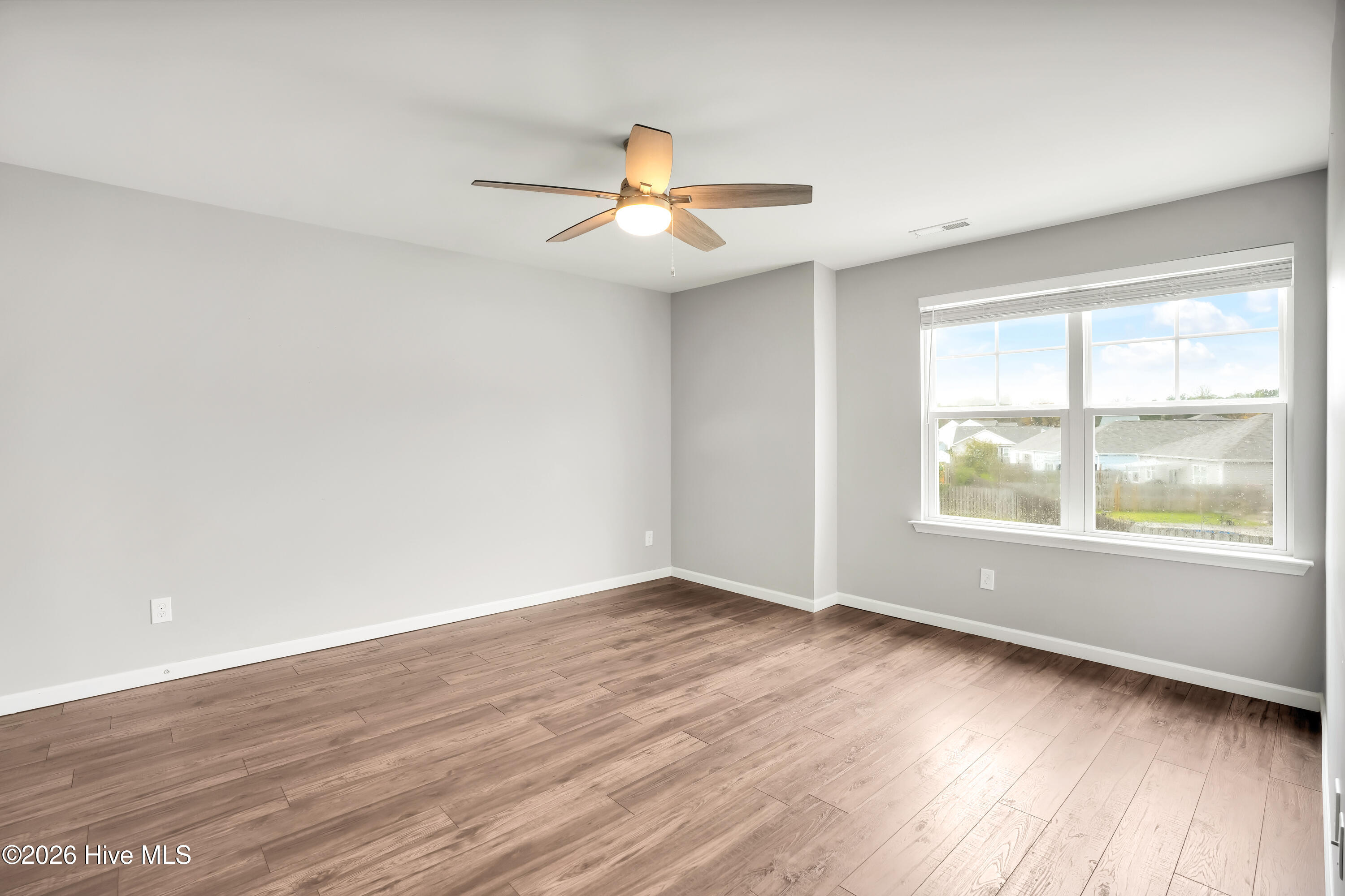 100548211 | Photo 29