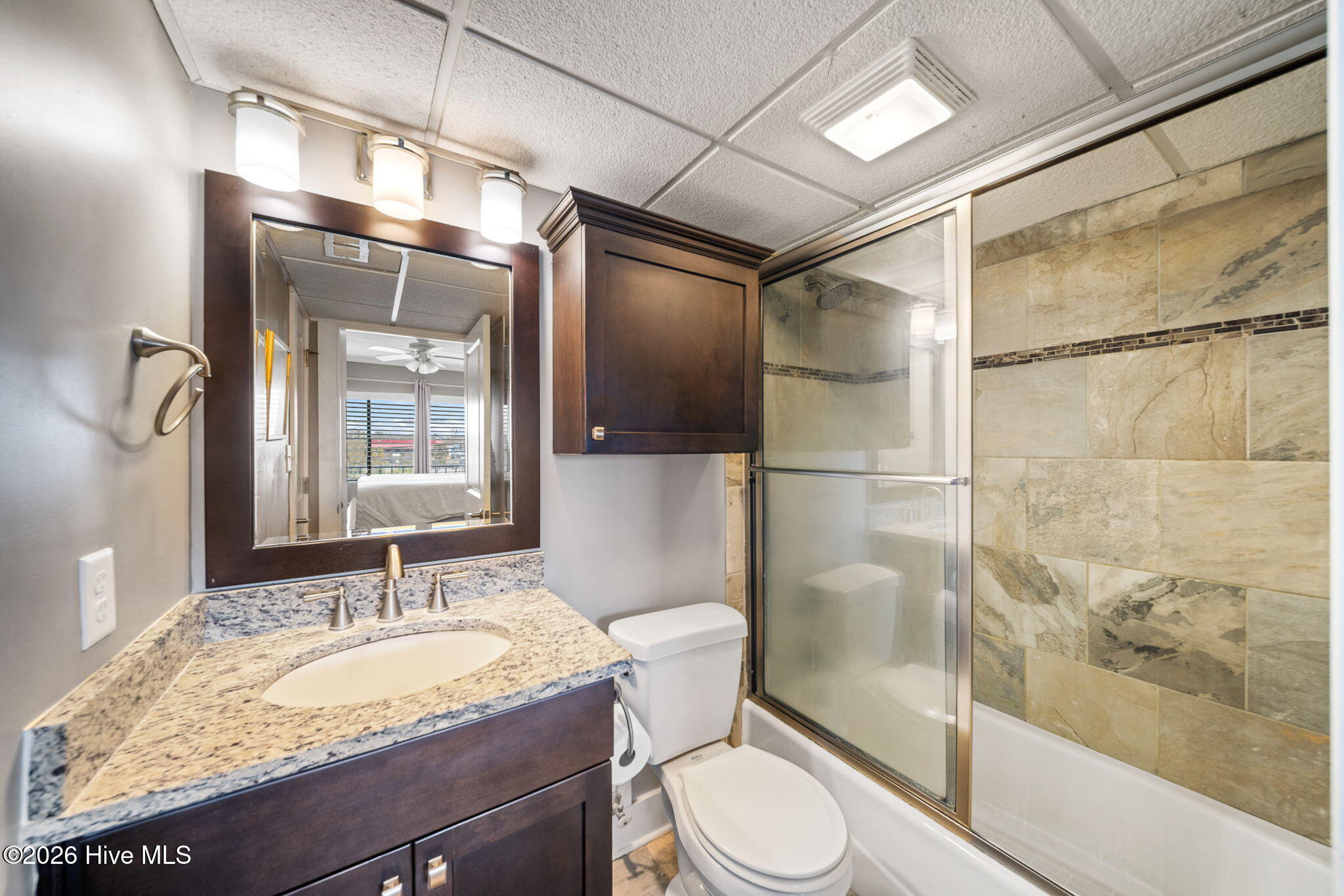 100561772 | Photo 14