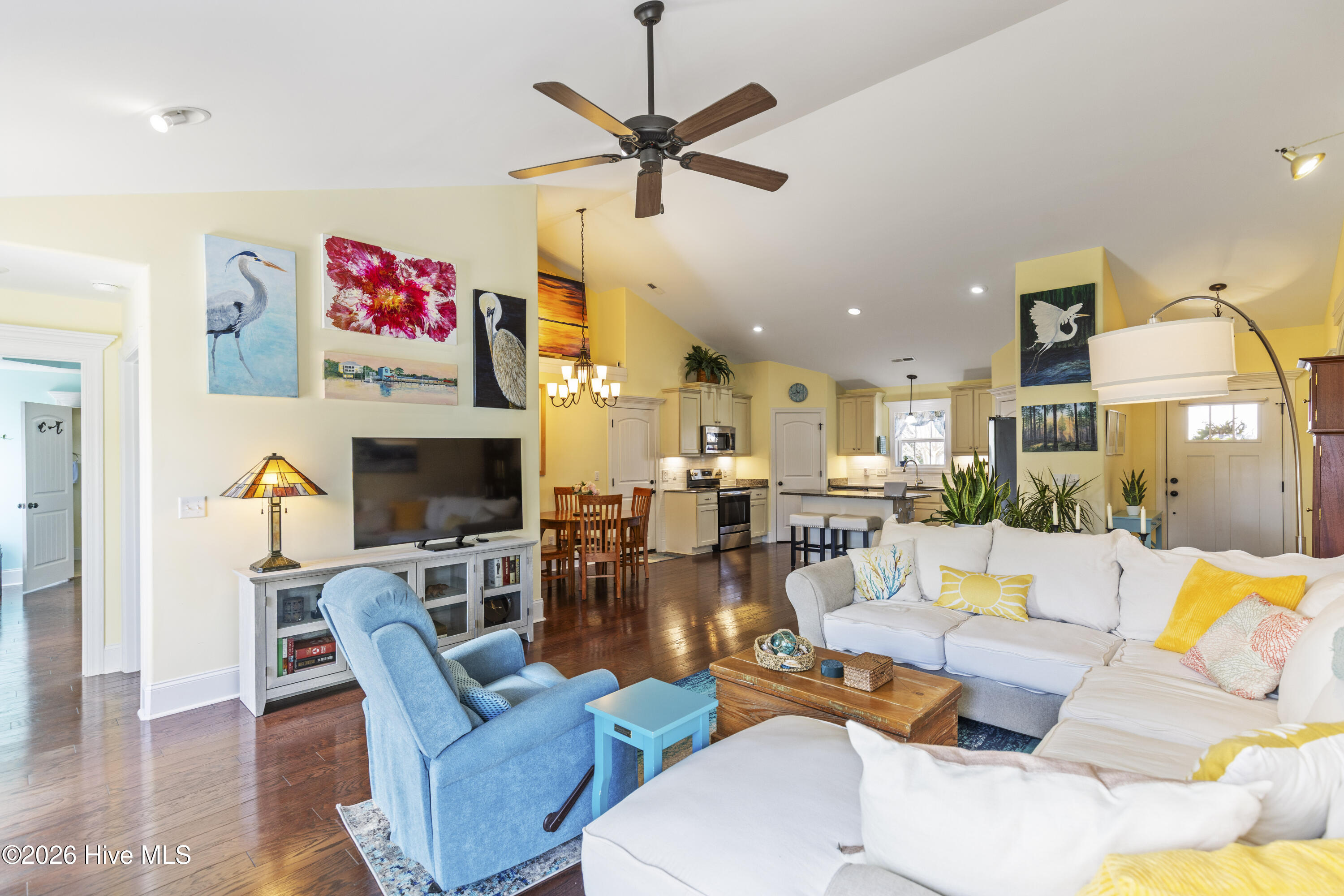 100551829 | Photo 23