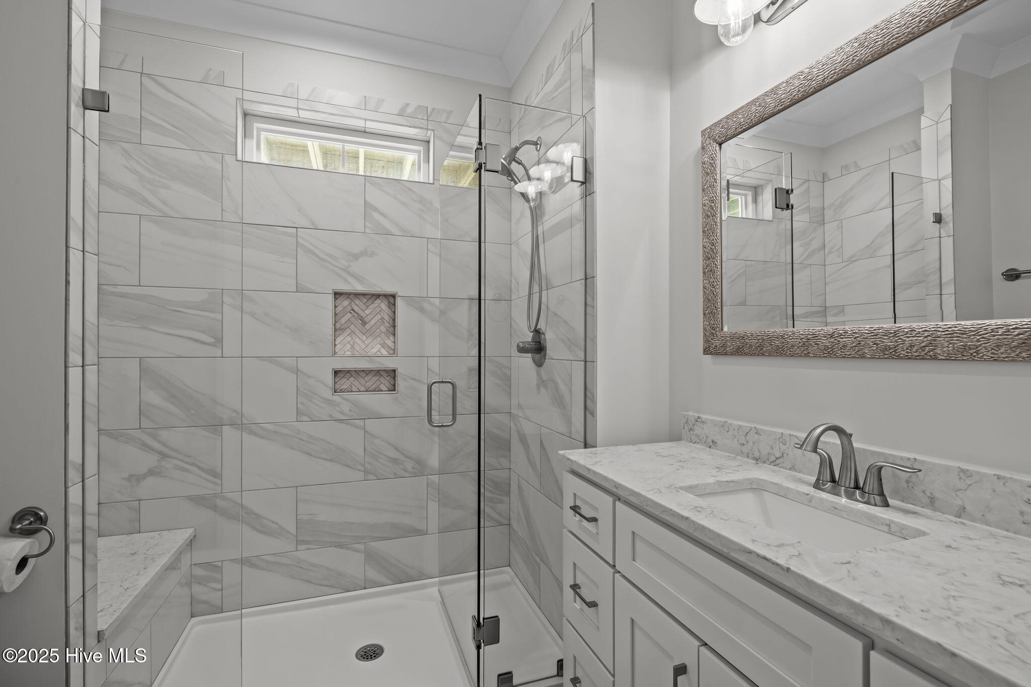 100544208 | Photo 24