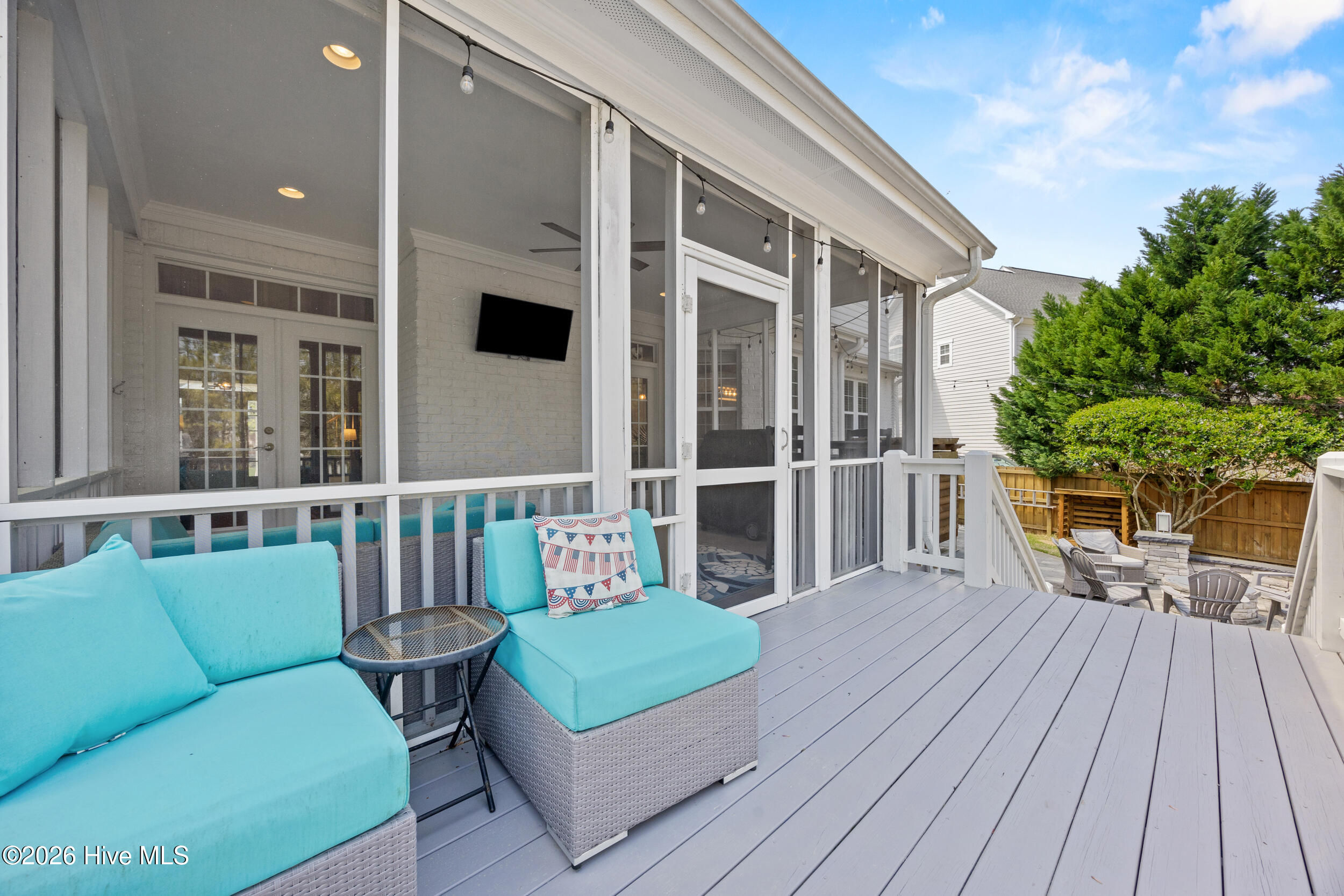 100565771 | Photo 54