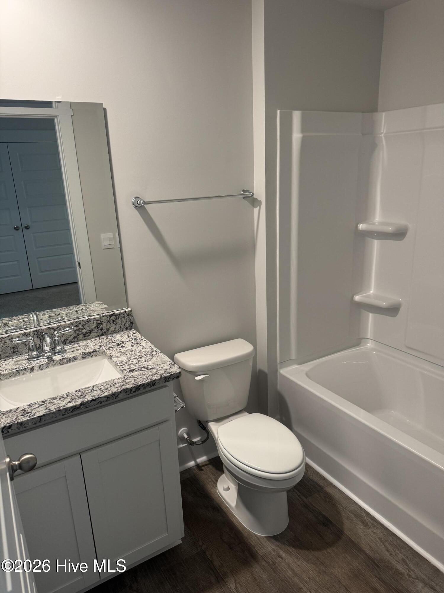 100566439 | Photo 11