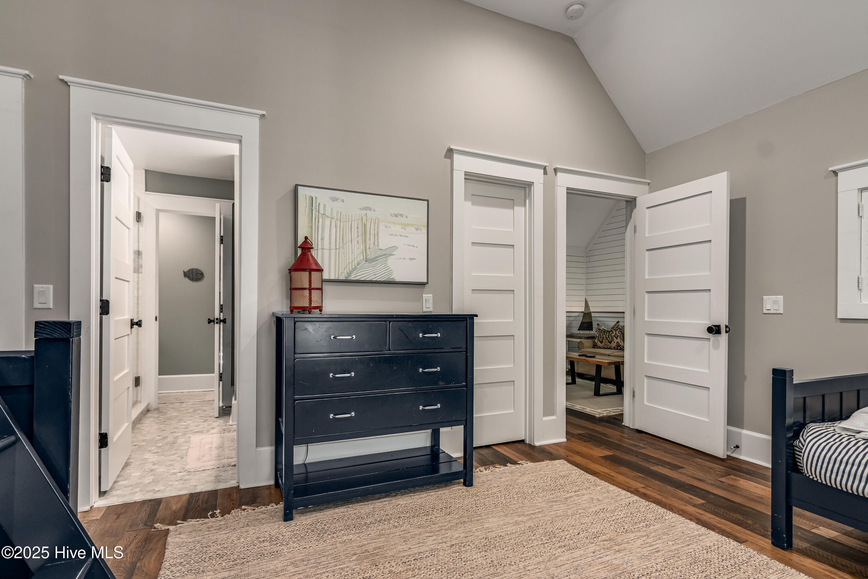 100530236 | Photo 40