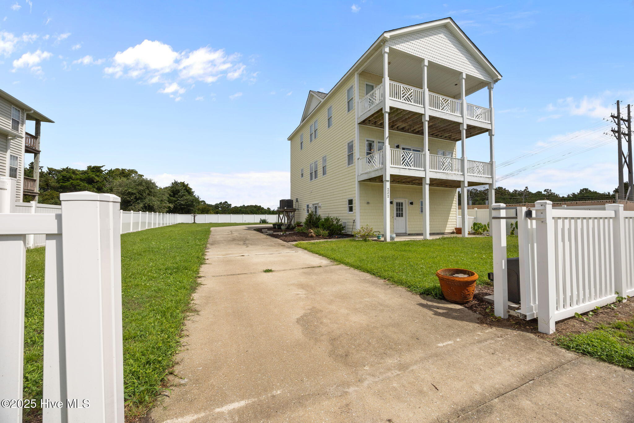 100525610 | Photo 48