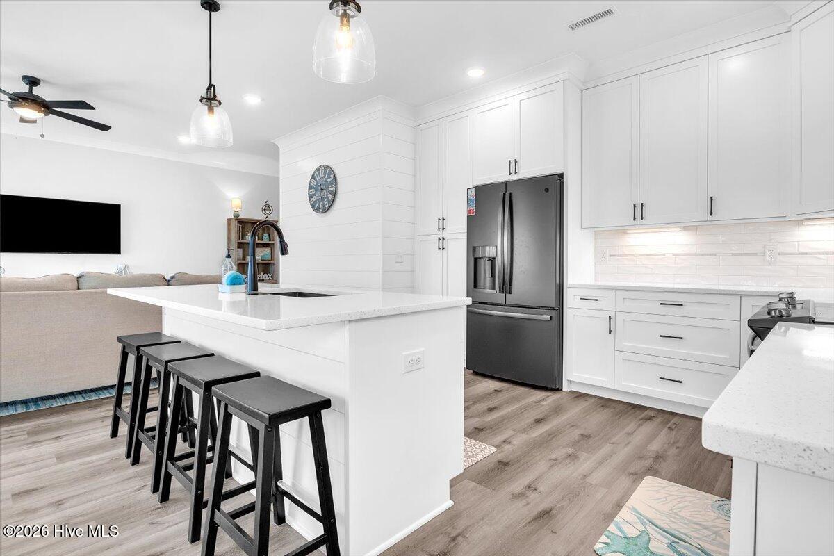 100565716 | Photo 43