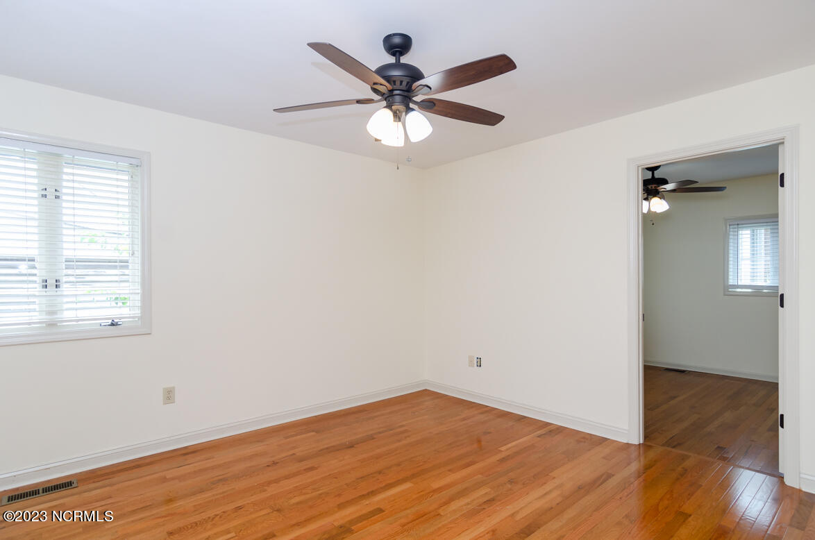 100568383 | Photo 30