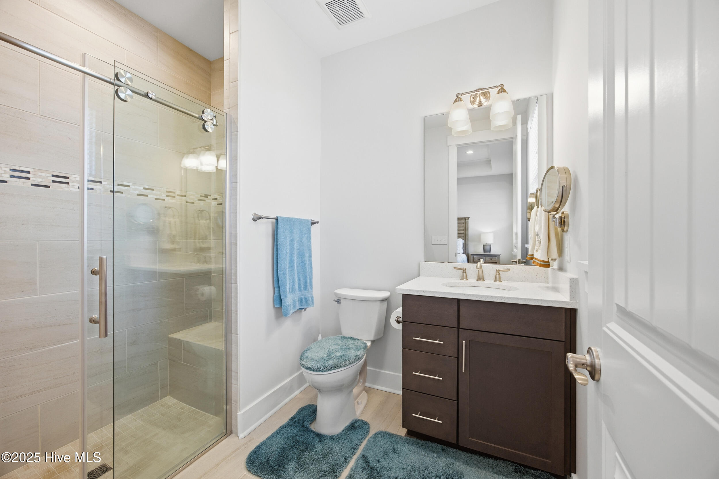 100541912 | Photo 11