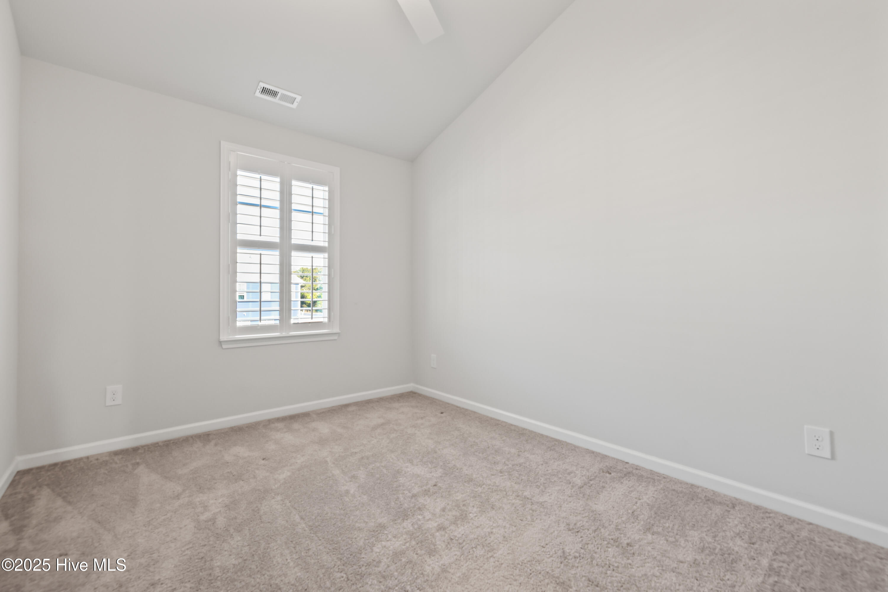 100546543 | Photo 25