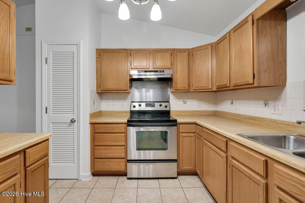 100557409 | Photo 13