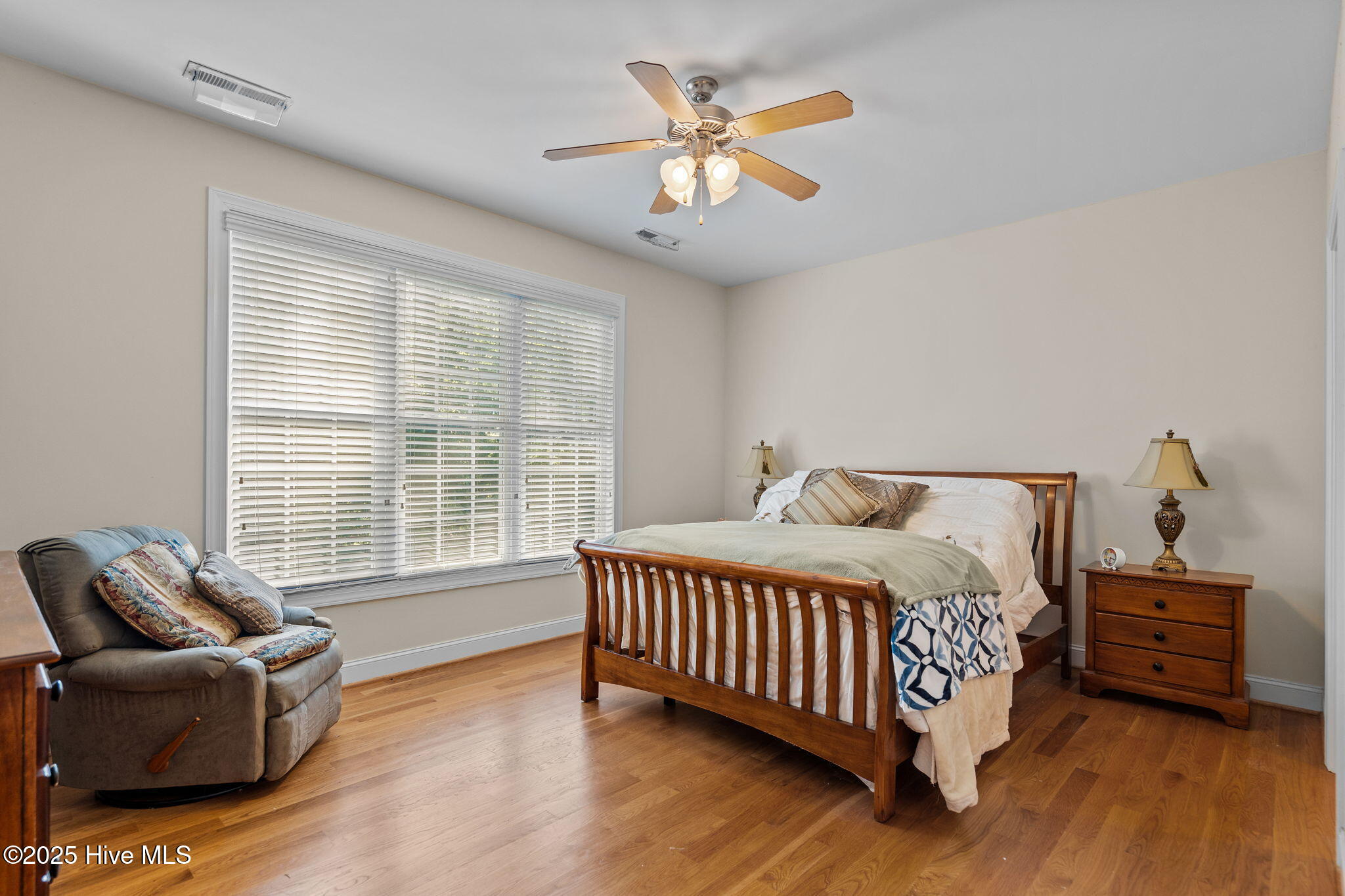 100532156 | Photo 25