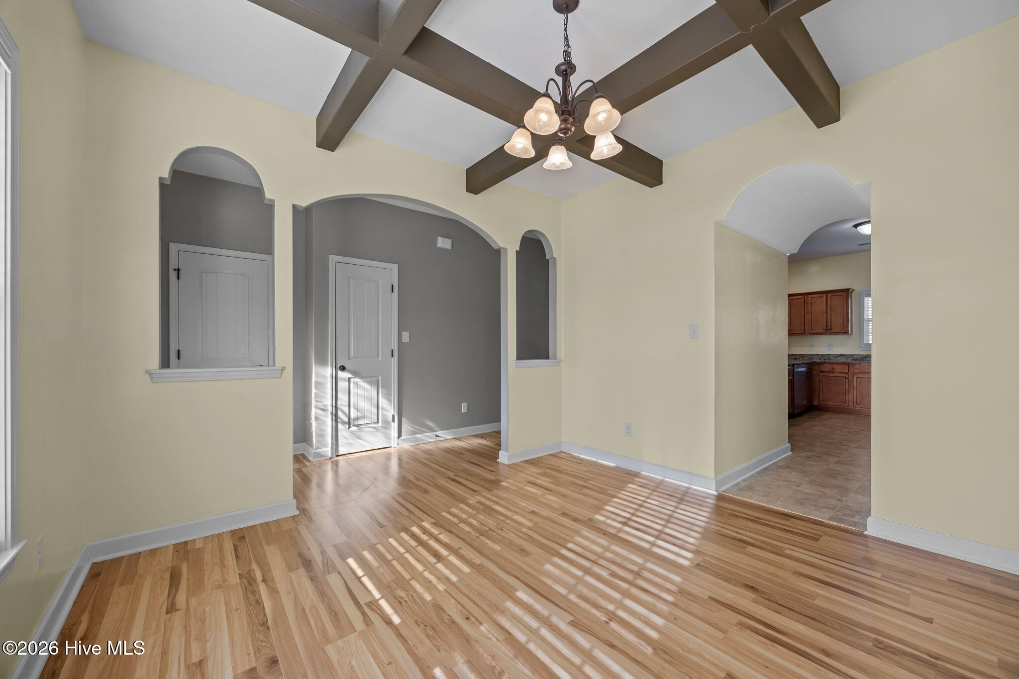 100560310 | Photo 10