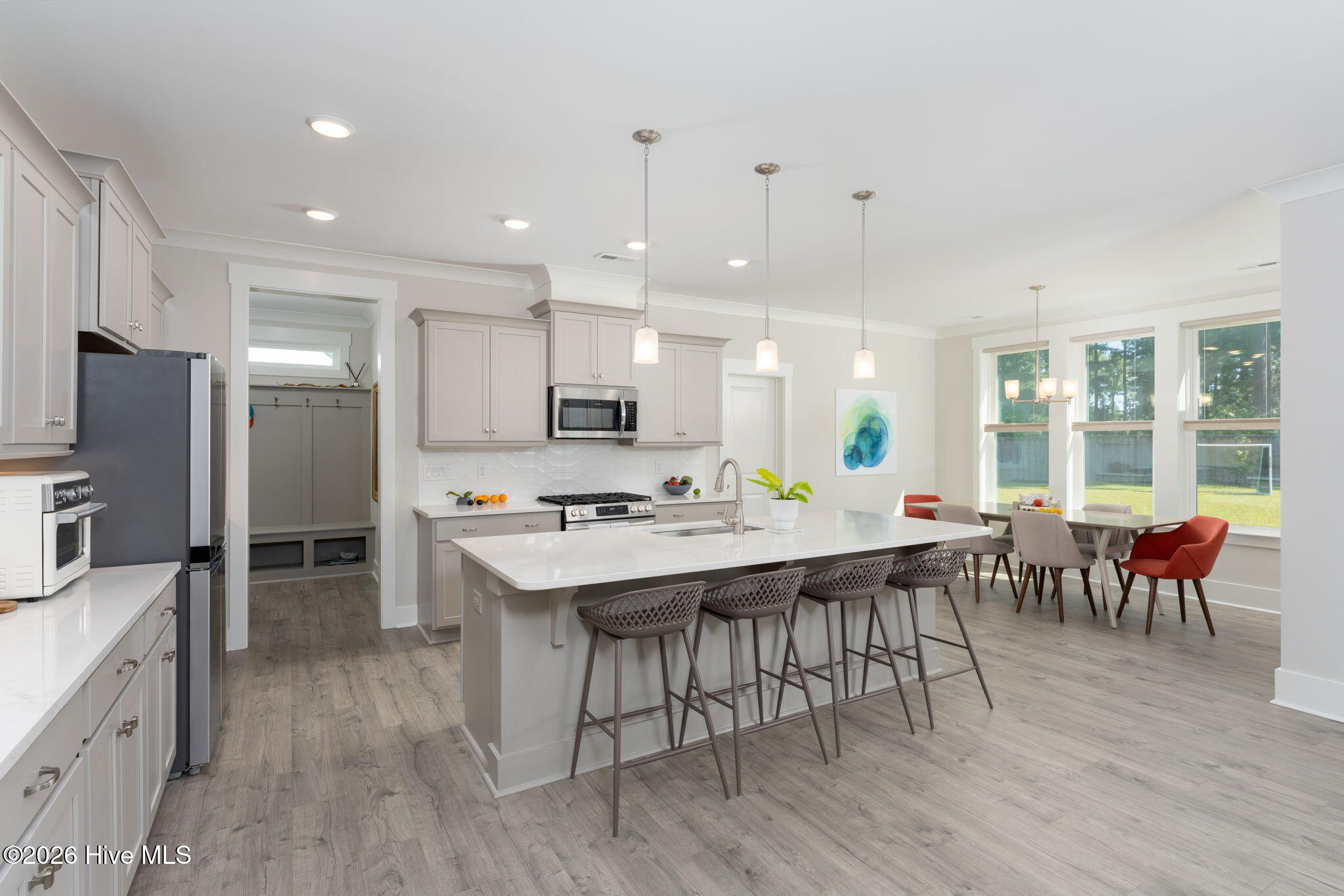 100564713 | Photo 18