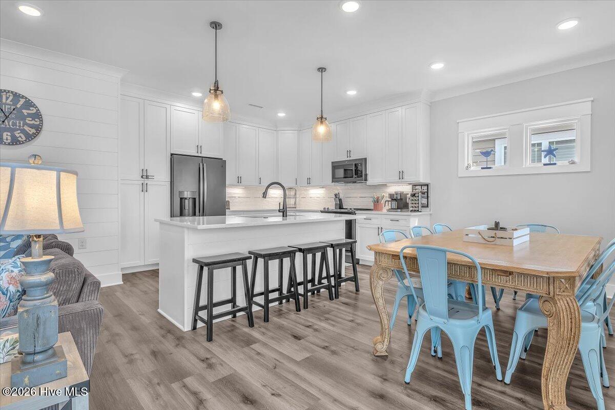 100565716 | Photo 43