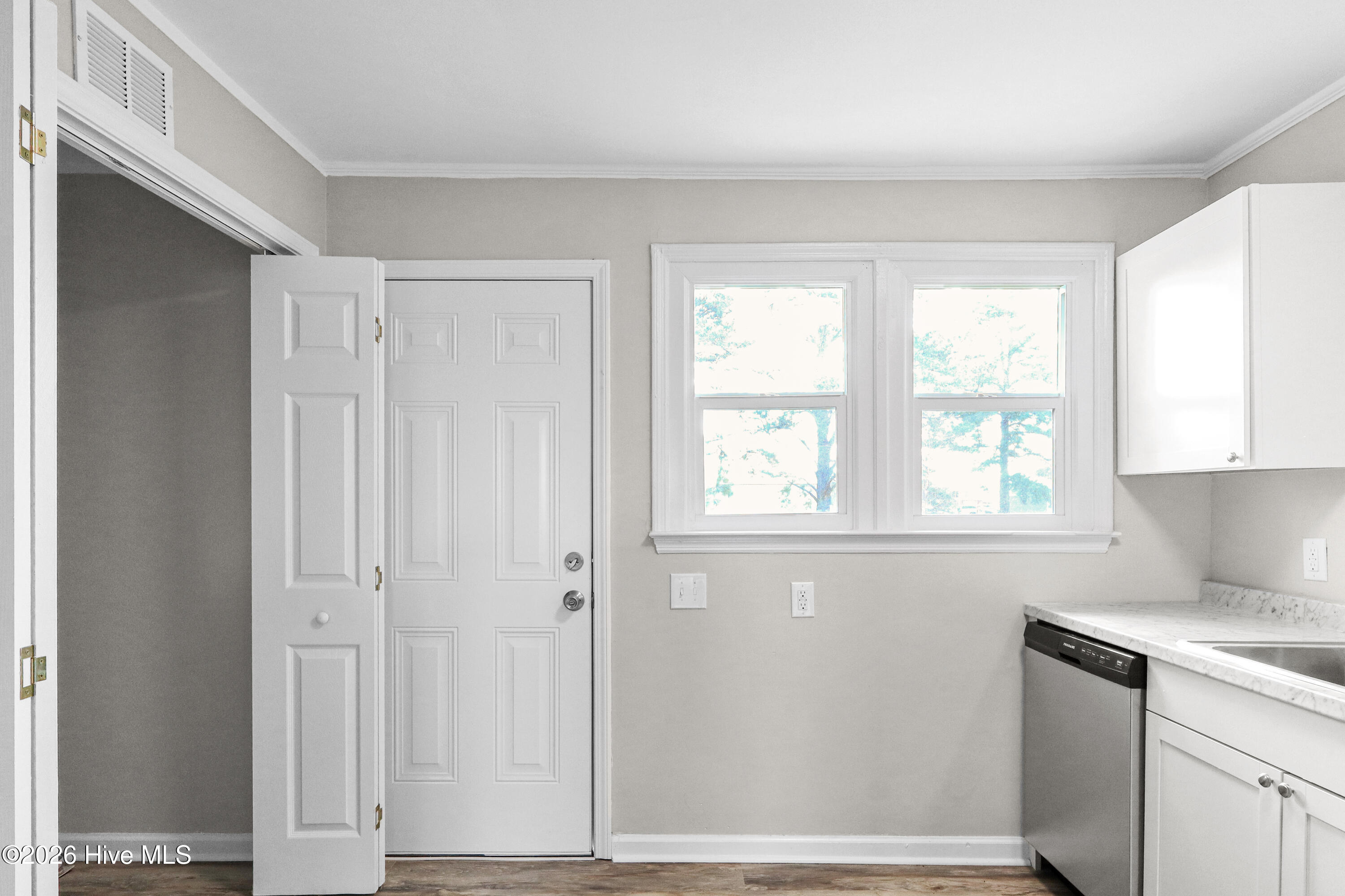 100558793 | Photo 31