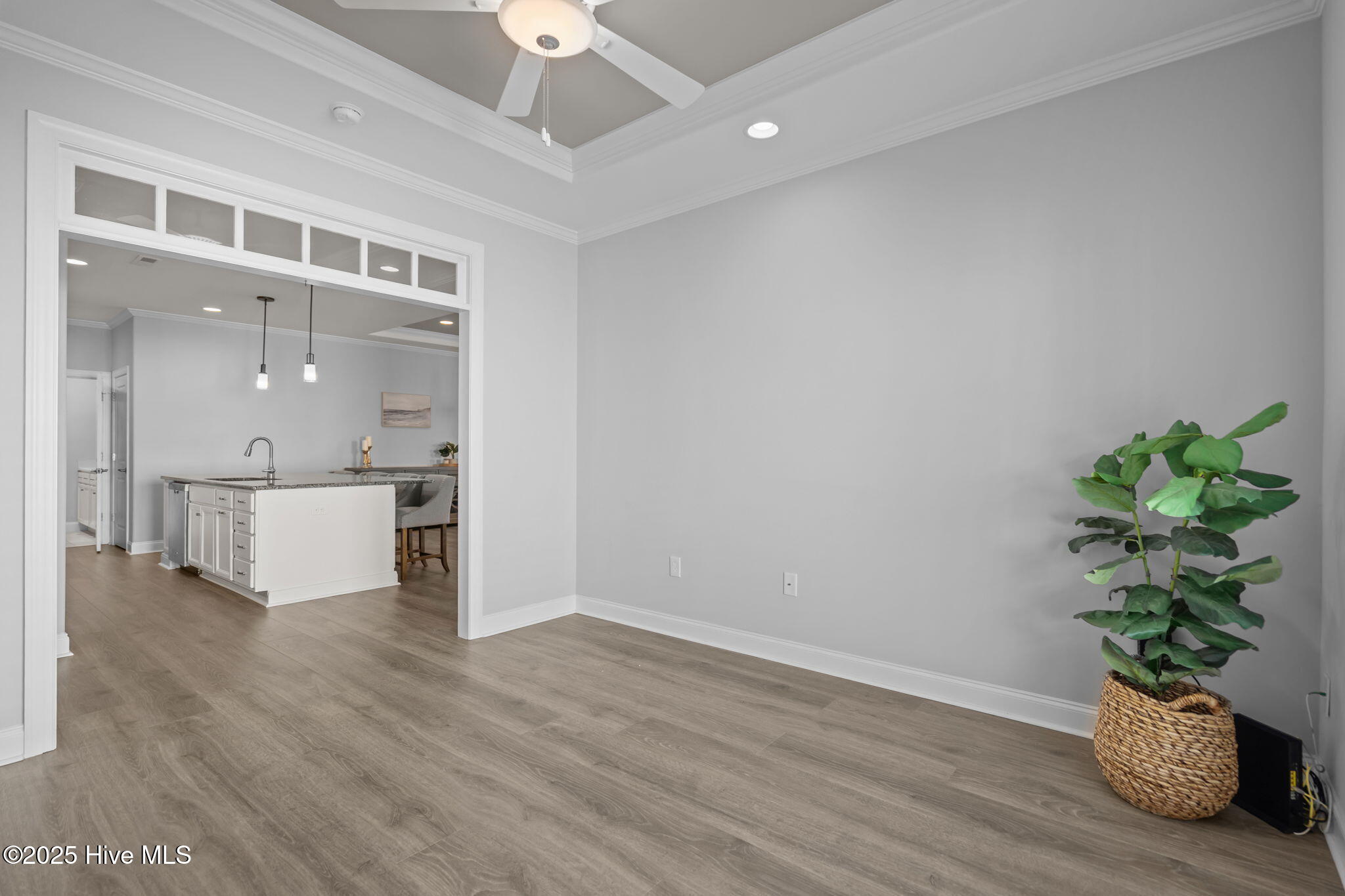 100532627 | Photo 23