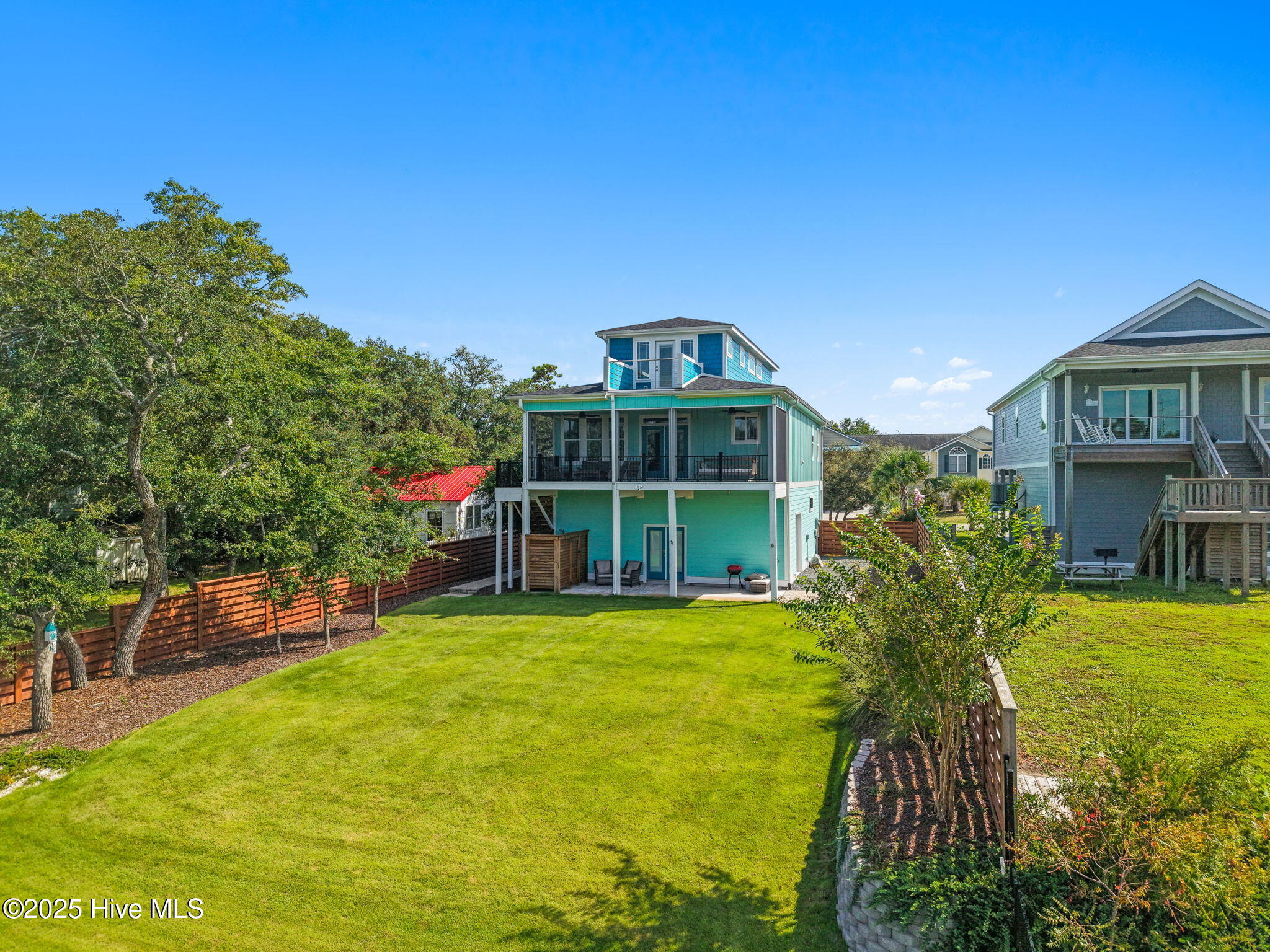 100527753 | Photo 16