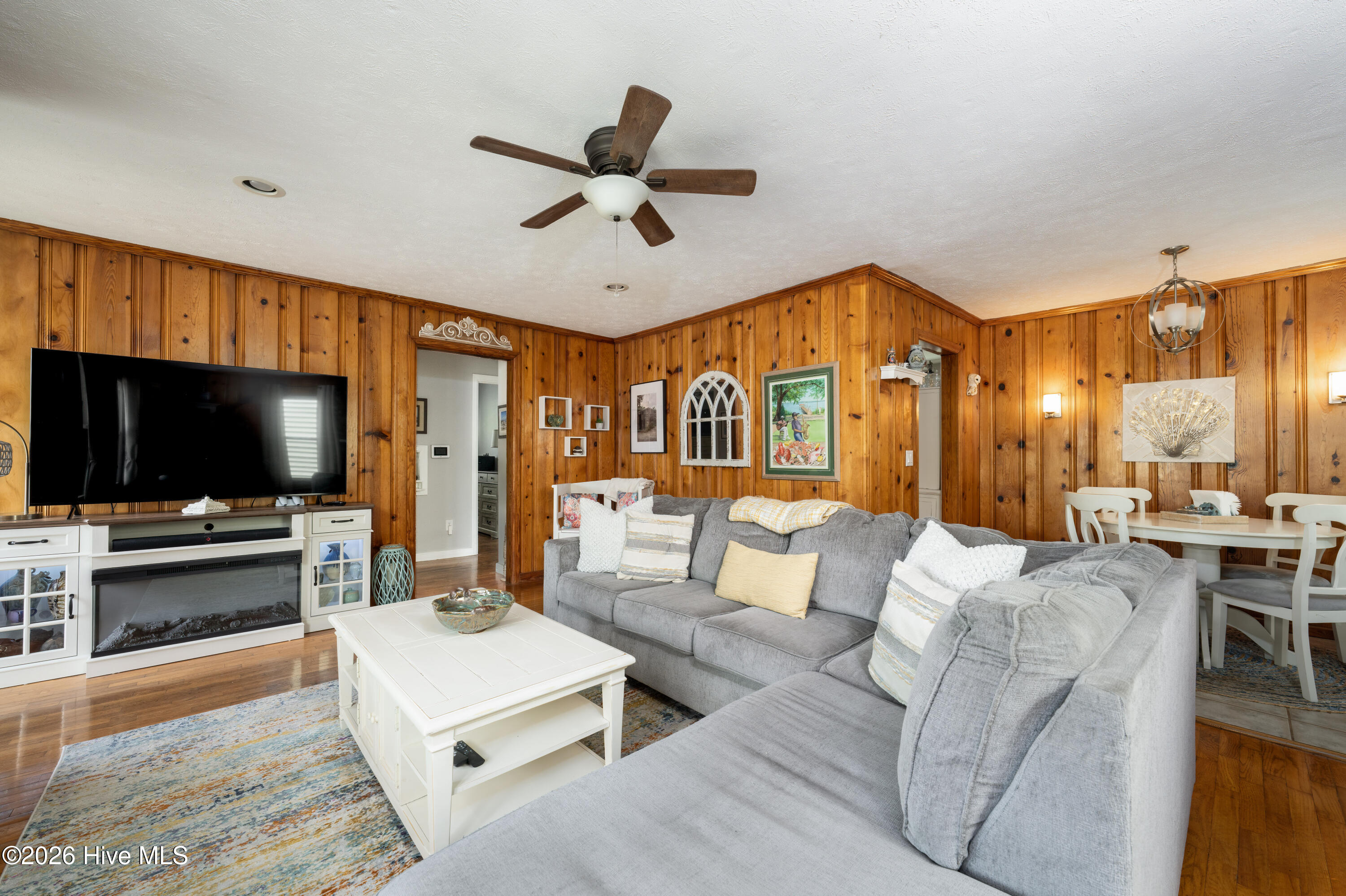 100565706 | Photo 18