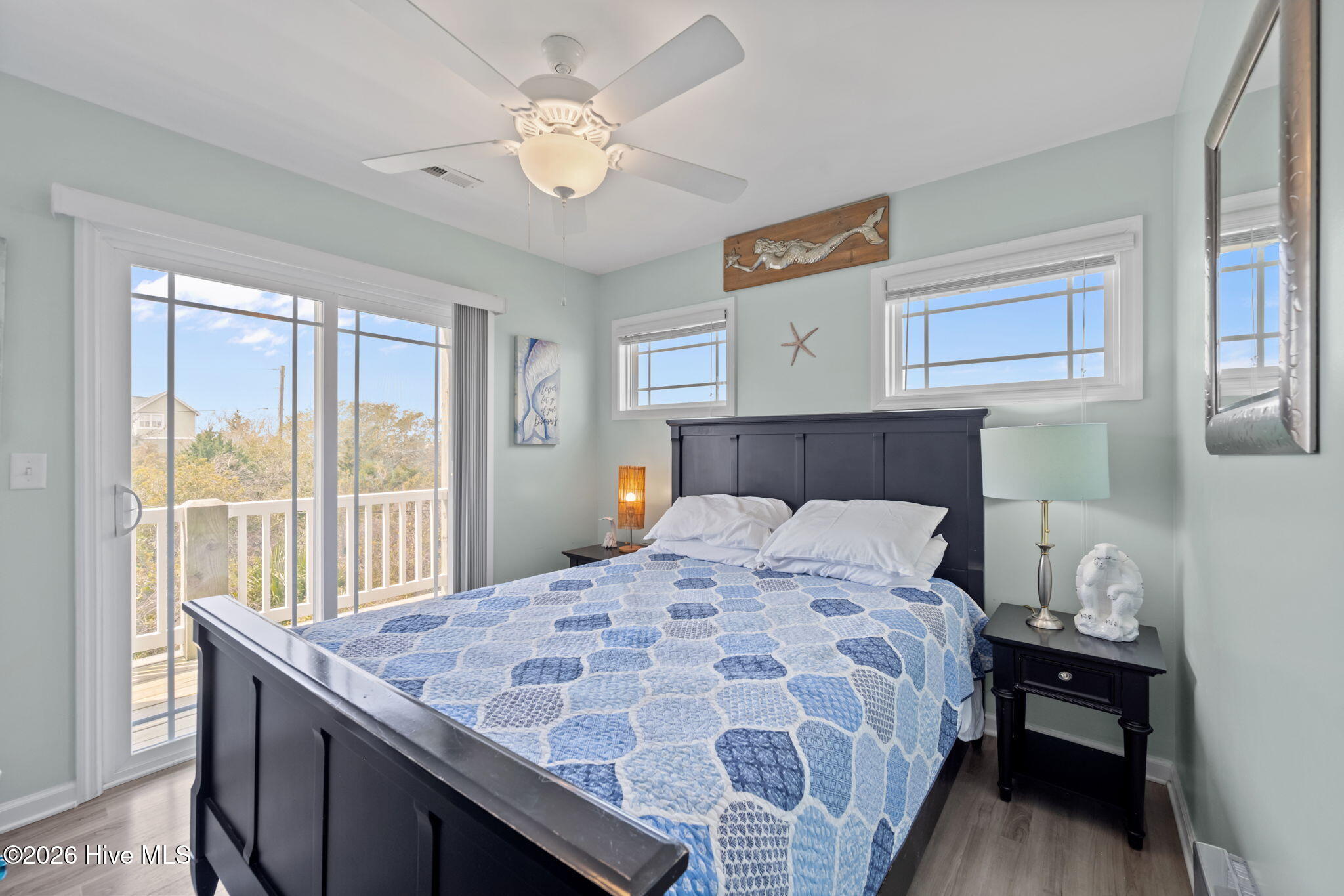 100563111 | Photo 24