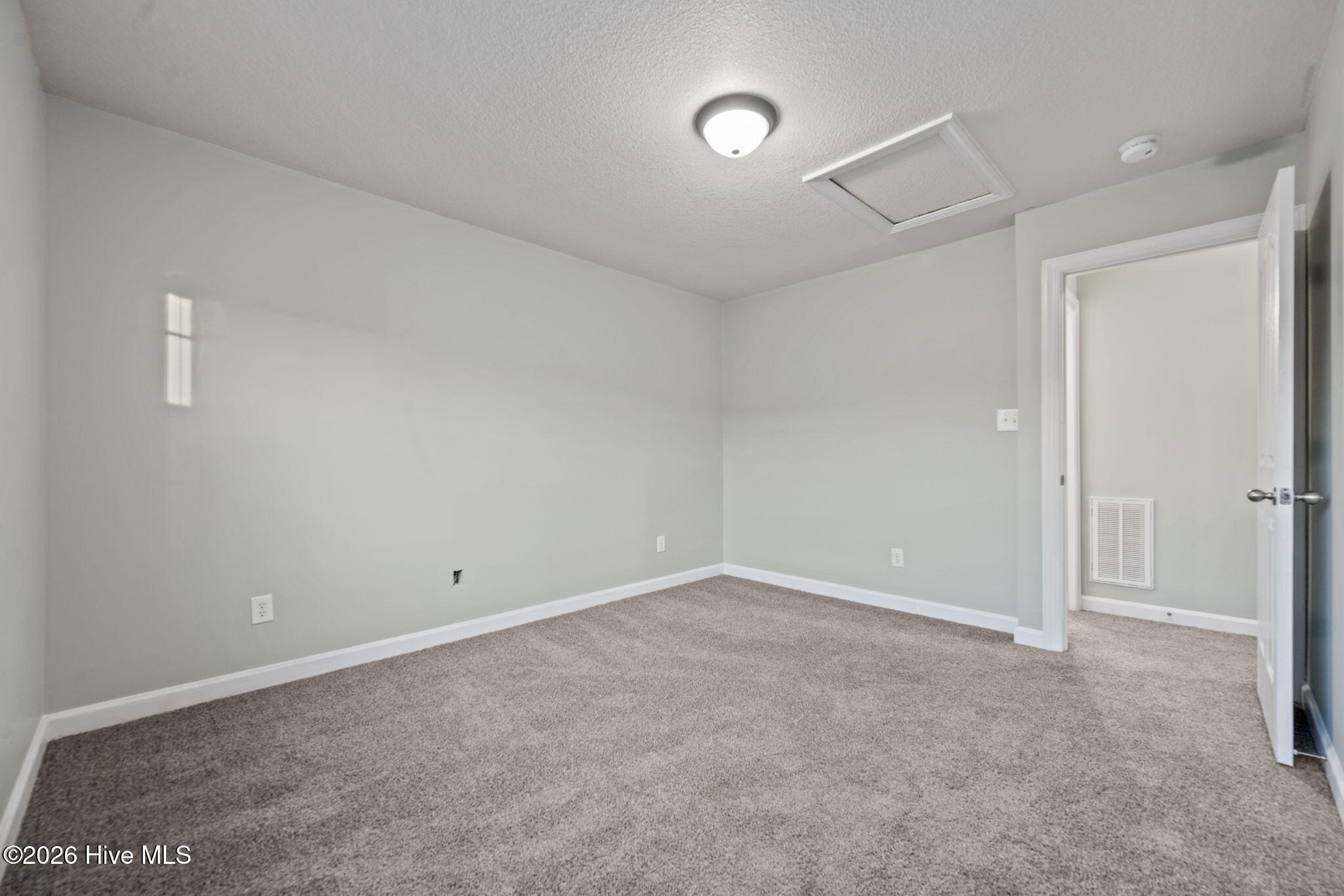 100548388 | Photo 14