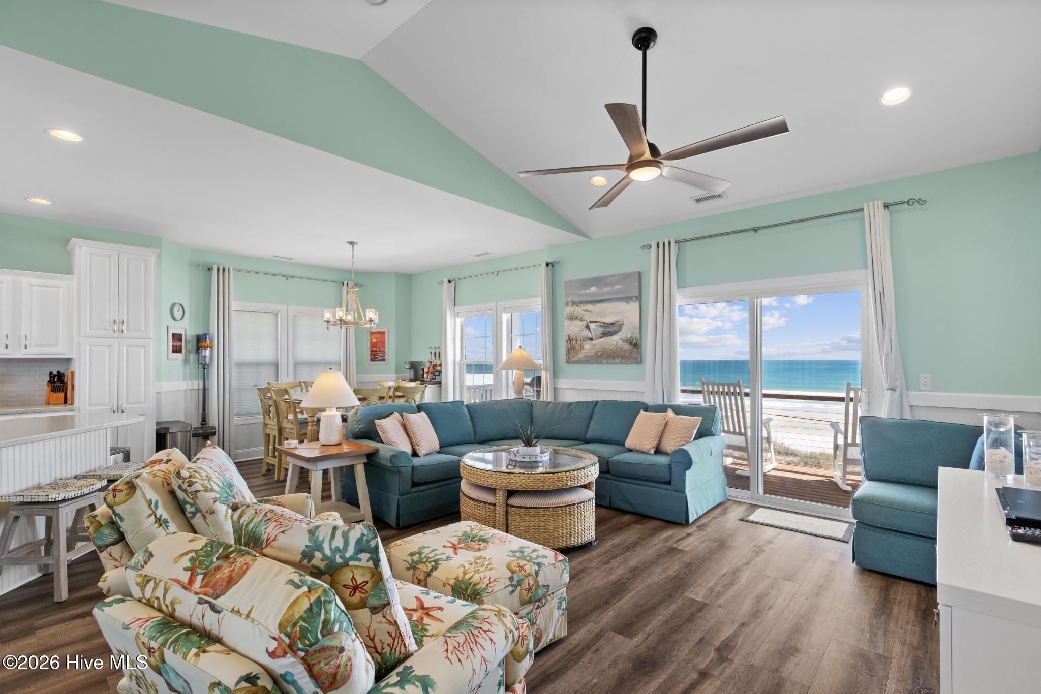 100562265 | Photo 11