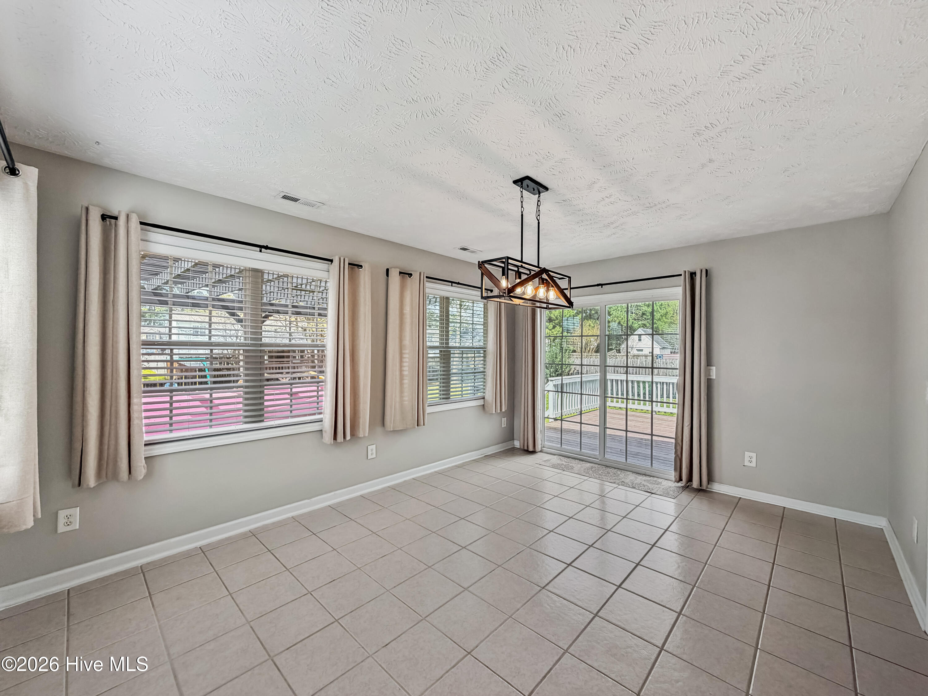 100564126 | Photo 16