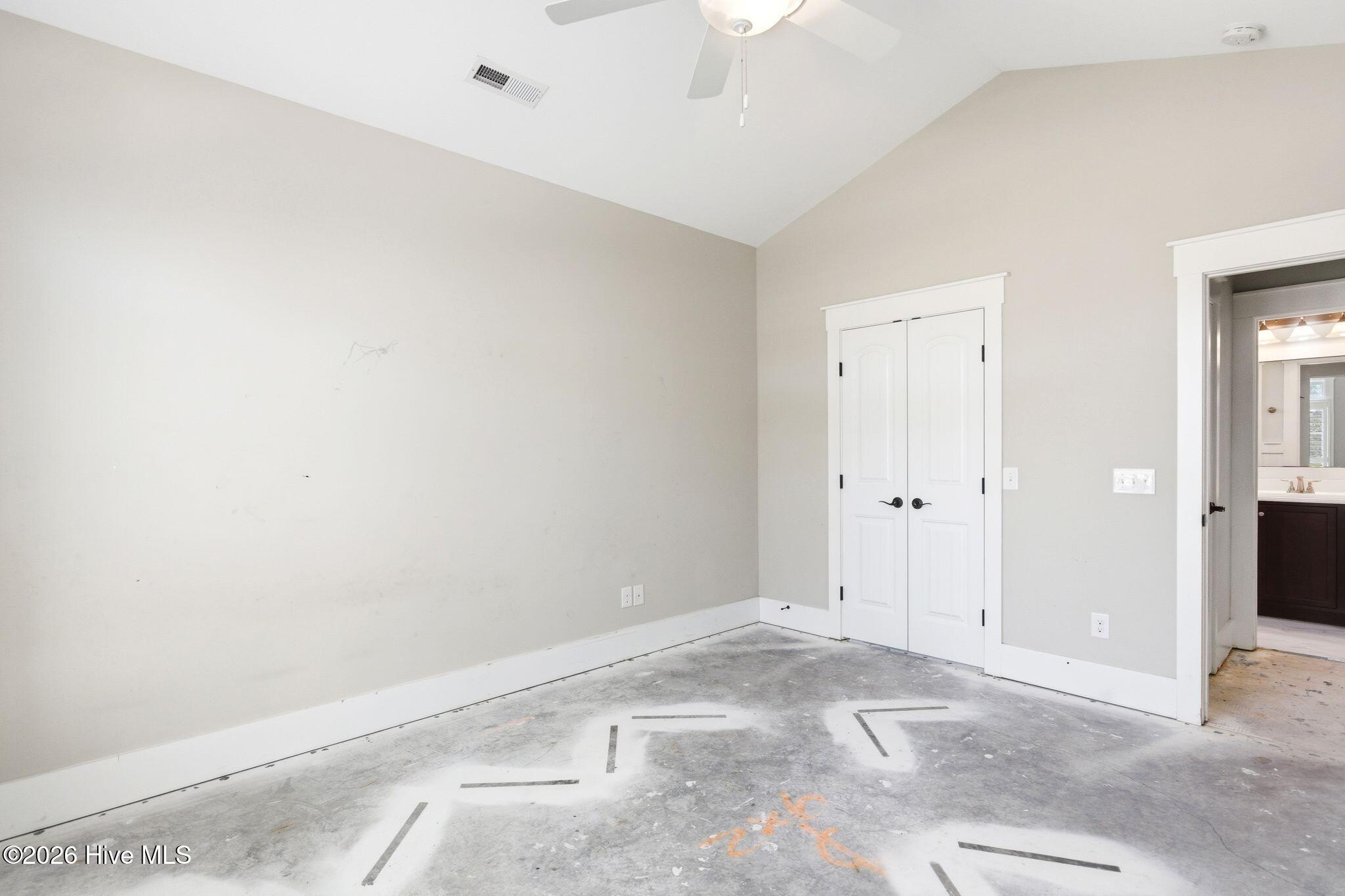 100564306 | Photo 23