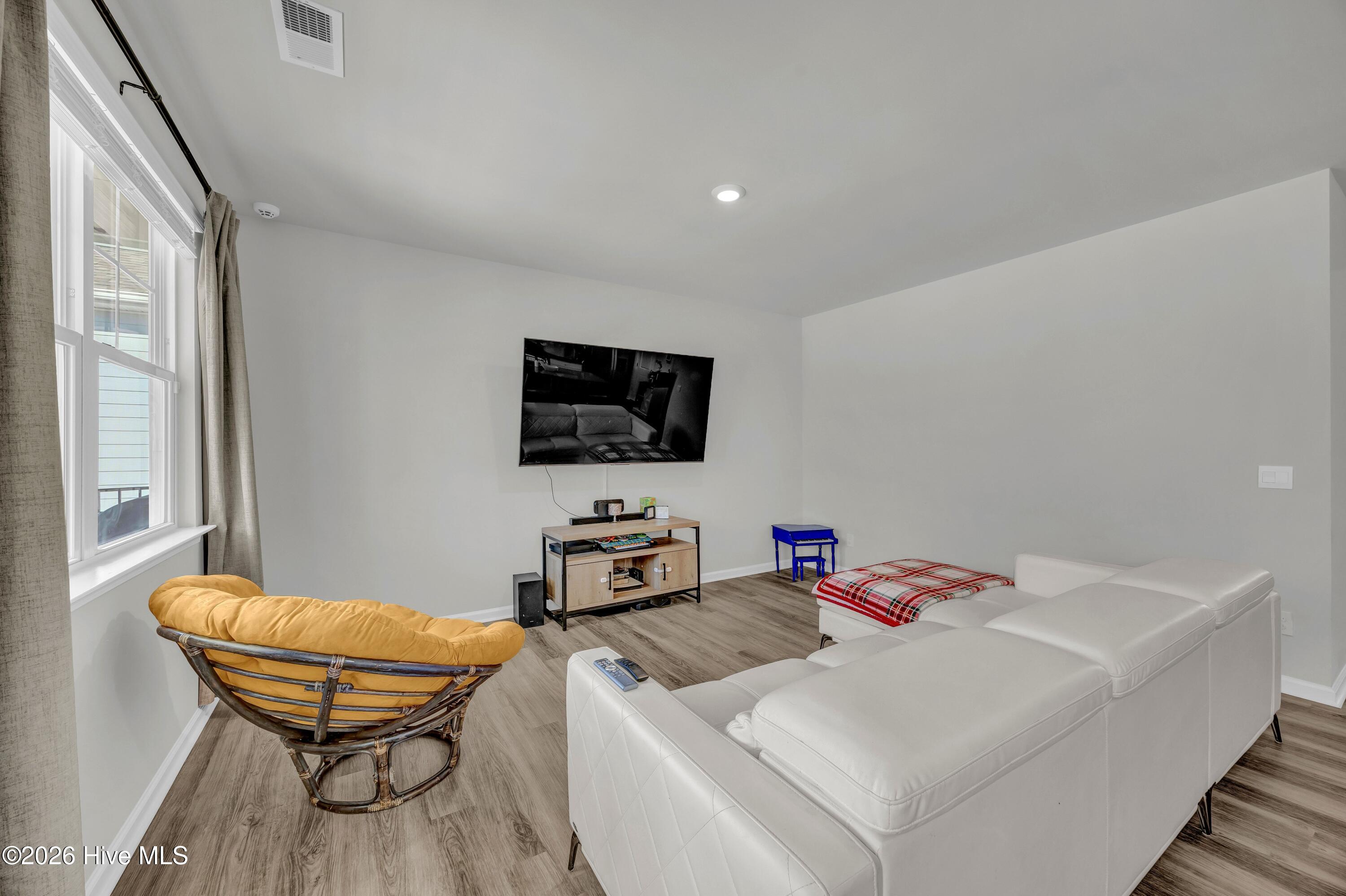 100548554 | Photo 15