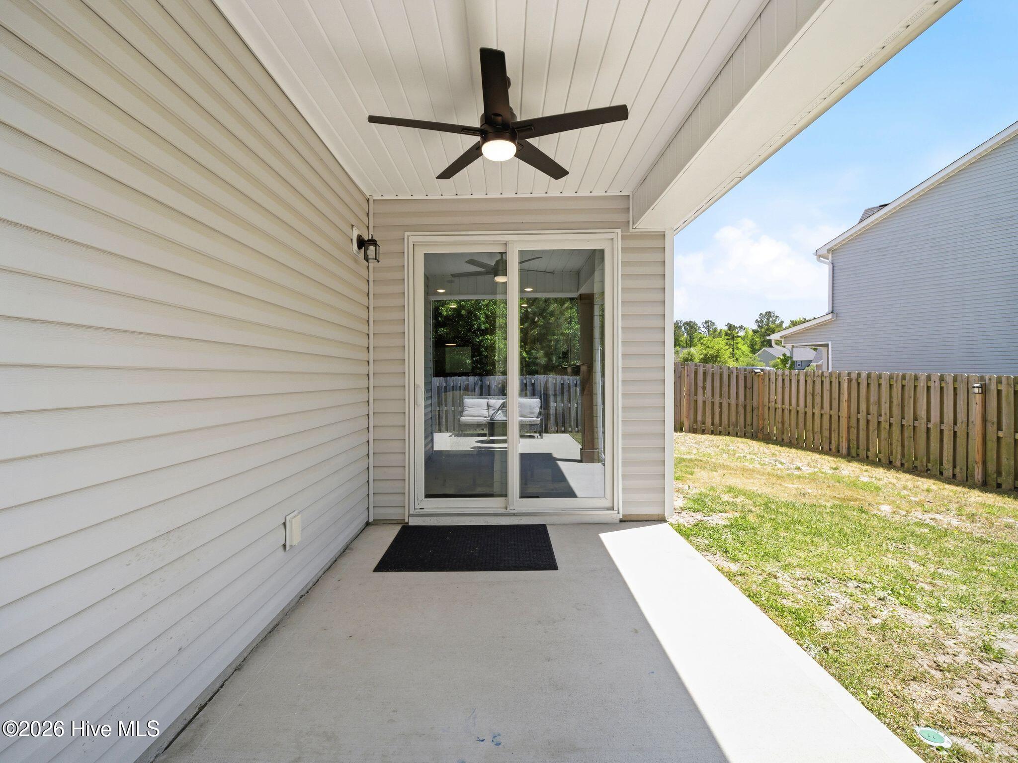 100569792 | Photo 48