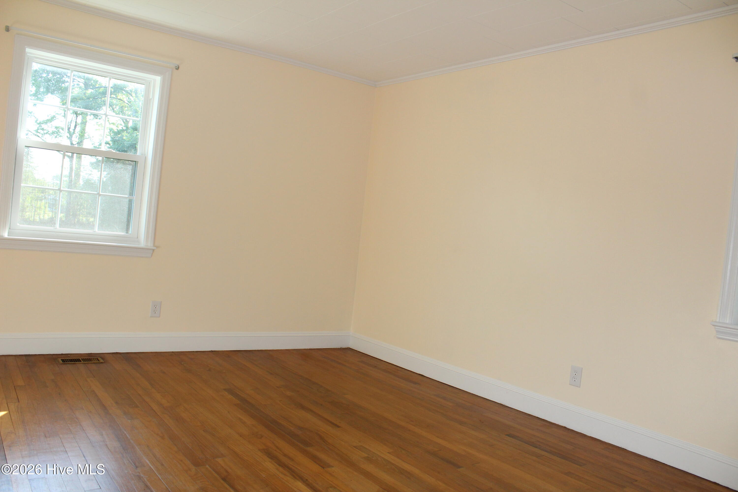 100567630 | Photo 21