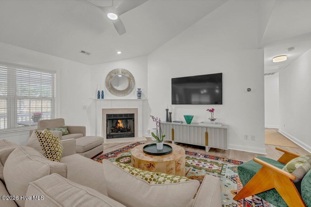 100558547 | Photo 21