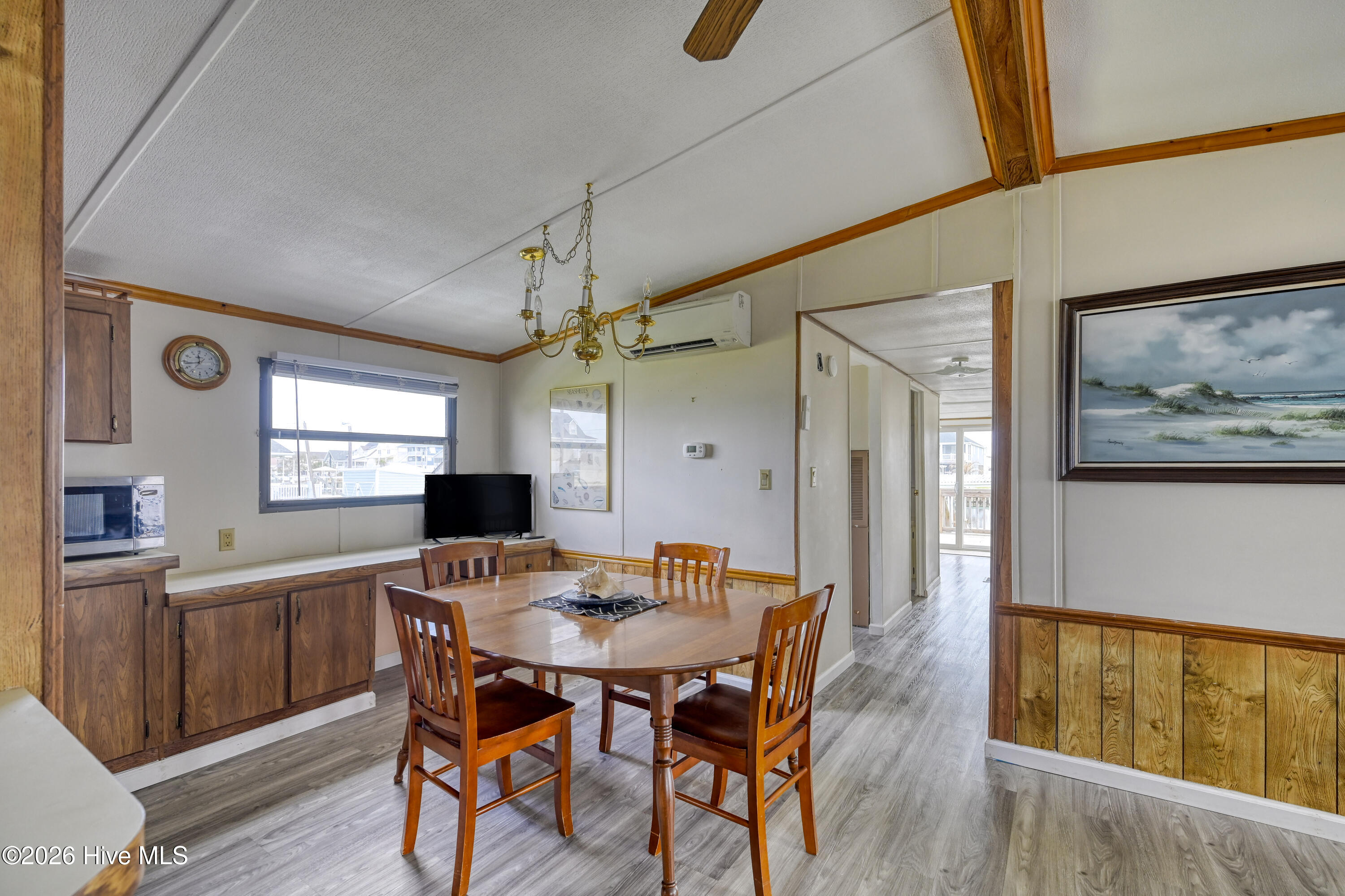 100562691 | Photo 16